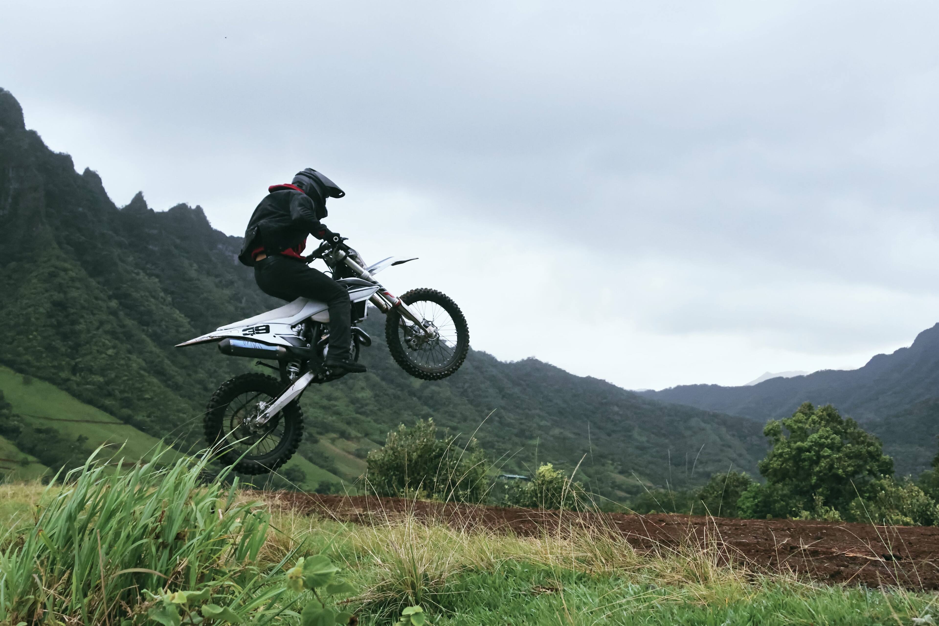 Alt View 38. Canon - EOS R7 Mirrorless Camera (Body Only) - Black.