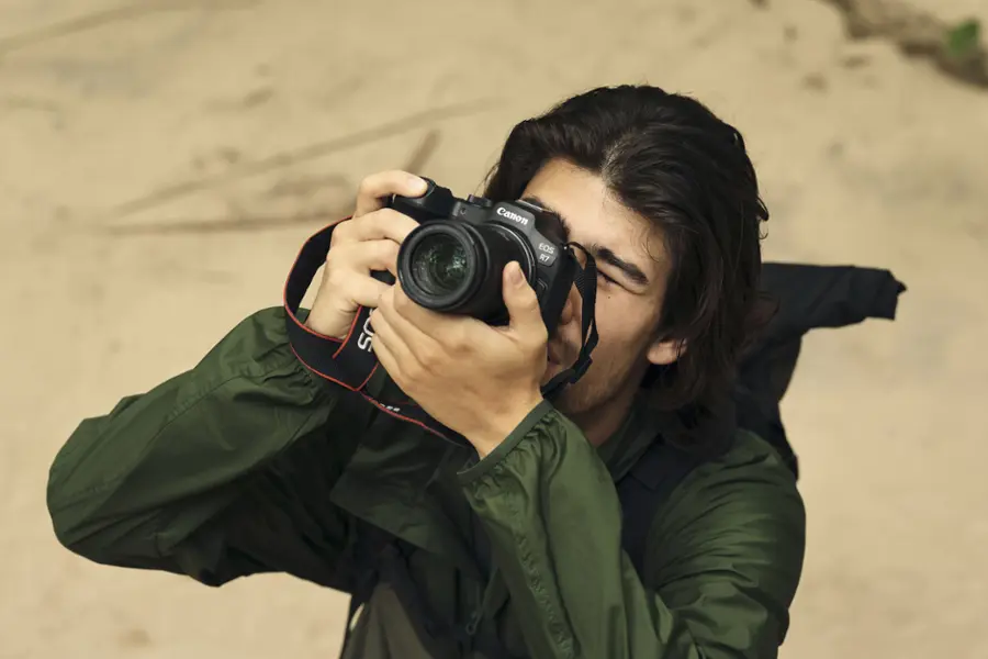 Alt View 22. Canon - EOS R7 Mirrorless Camera with RF-S 18-150mm f/3.5-6.3 IS STM Lens - Black.