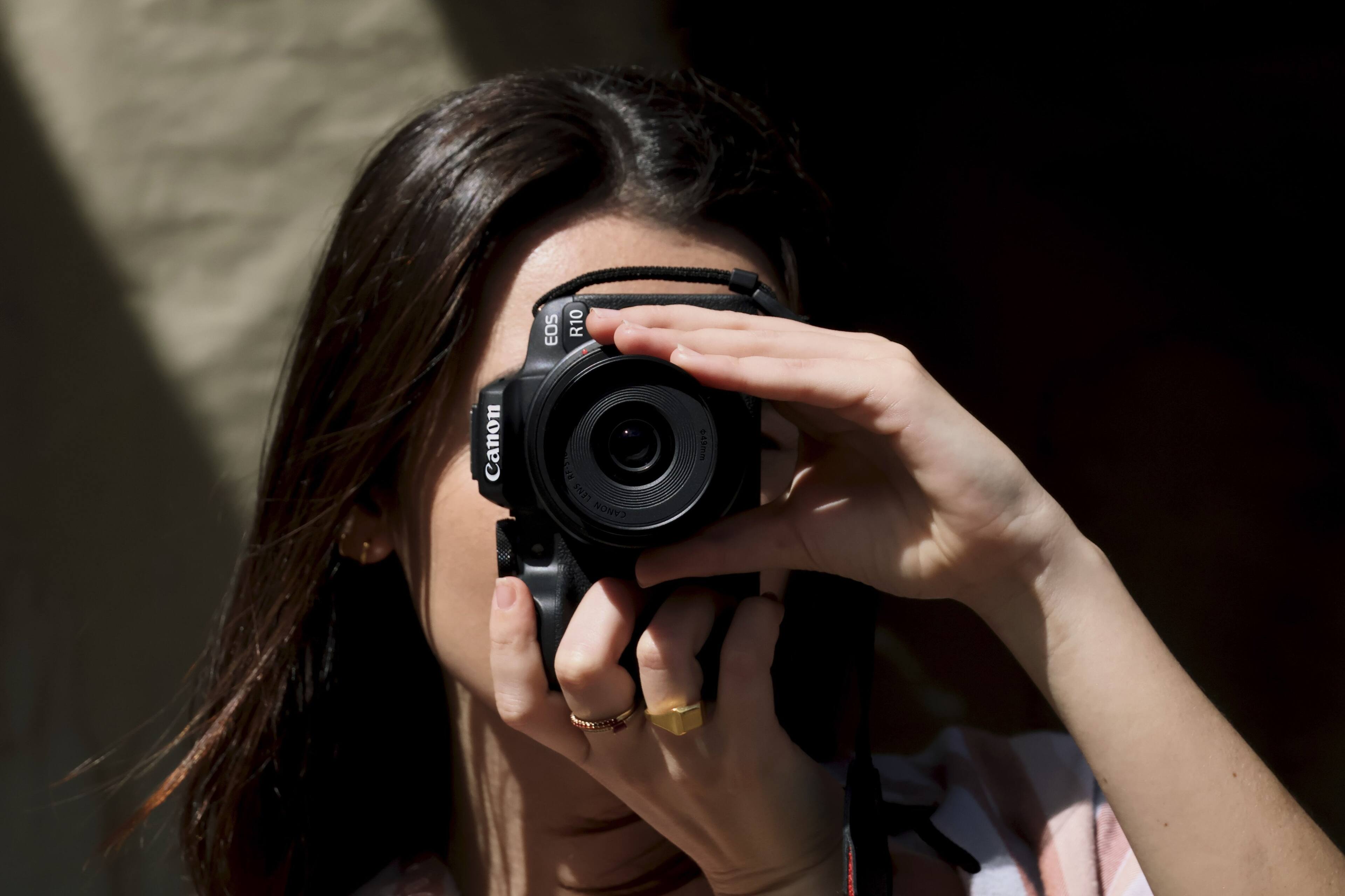 Alt View 21. Canon - EOS R10 Mirrorless Camera (Body Only) - Black.