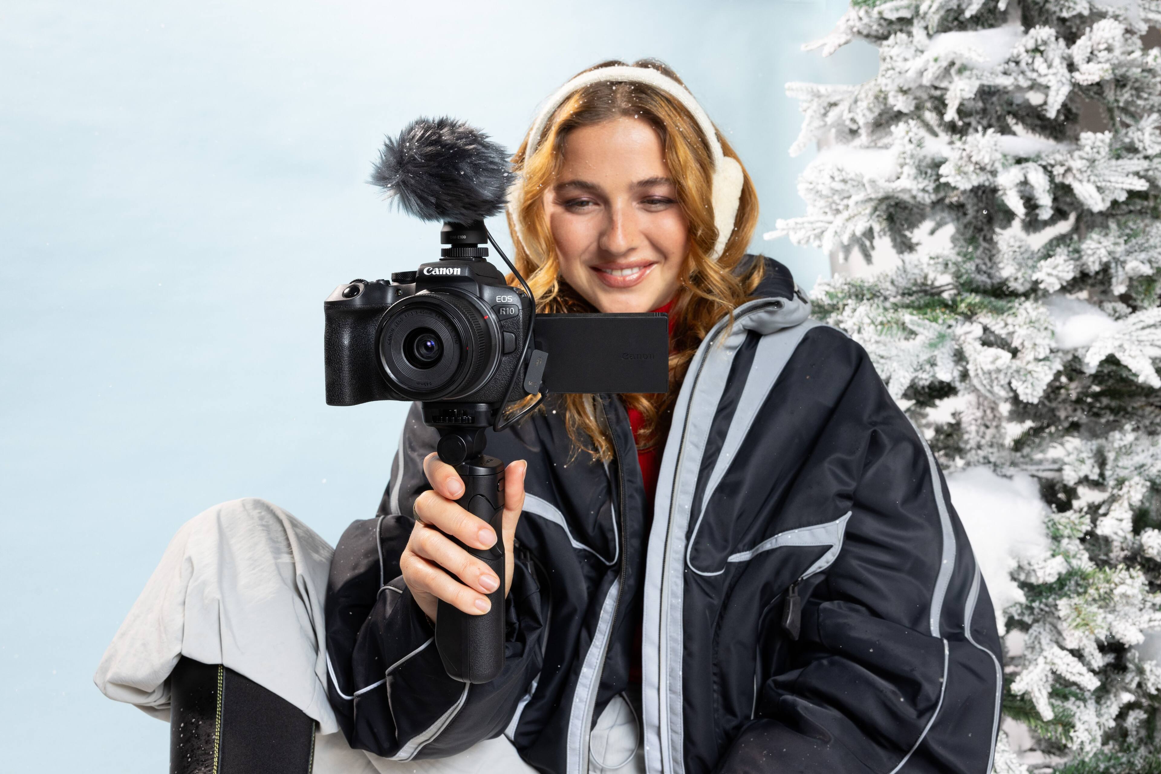 Alt View 27. Canon - EOS R10 Mirrorless Camera (Body Only) - Black.