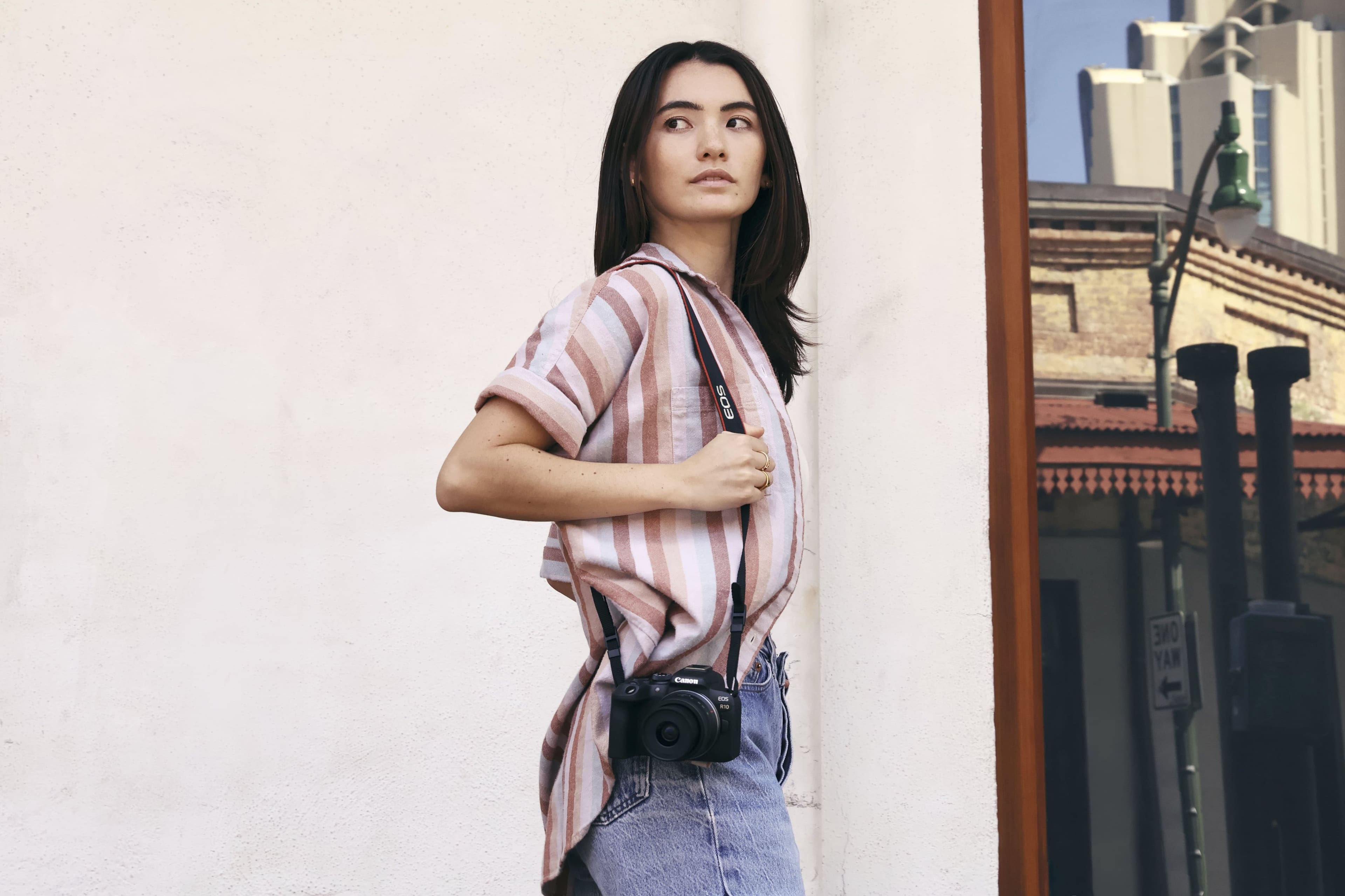 Alt View 23. Canon - EOS R10 Mirrorless Camera with RF-S 18-45 f/4.5-6.3 IS STM Lens - Black.