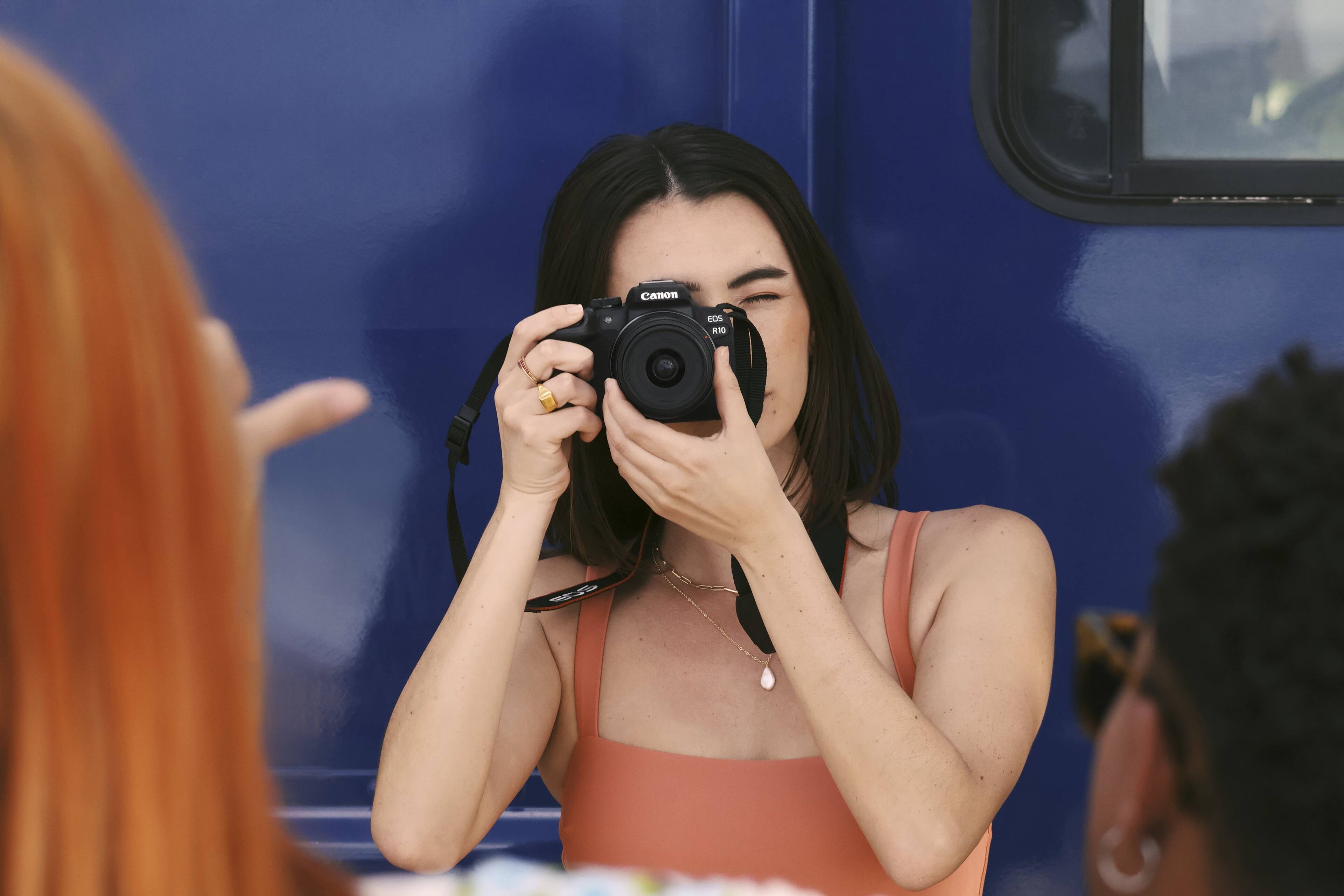 Alt View 24. Canon - EOS R10 Mirrorless Camera with RF-S 18-45 f/4.5-6.3 IS STM Lens - Black.