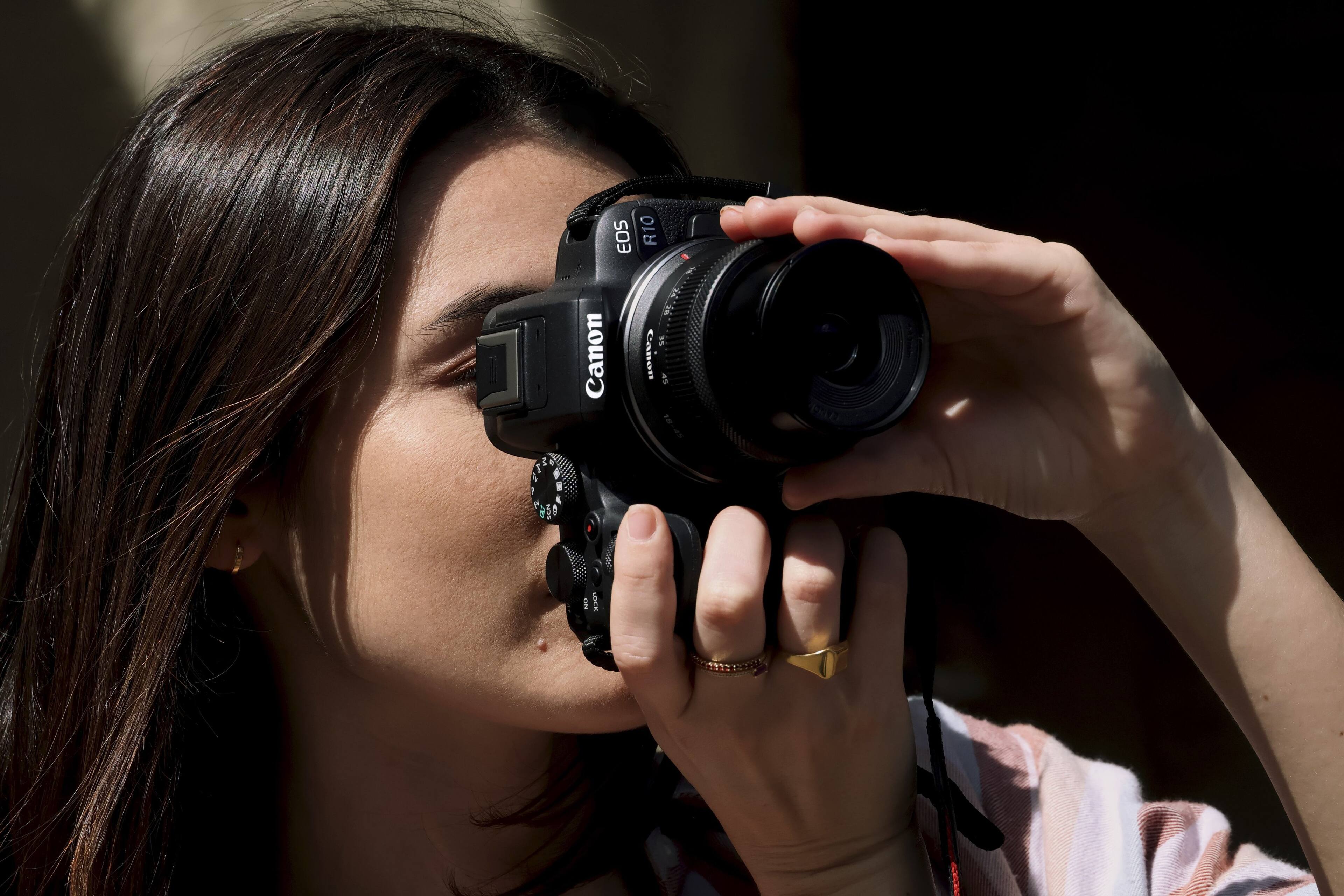 Alt View 27. Canon - EOS R10 Mirrorless Camera with RF-S 18-45 f/4.5-6.3 IS STM Lens - Black.