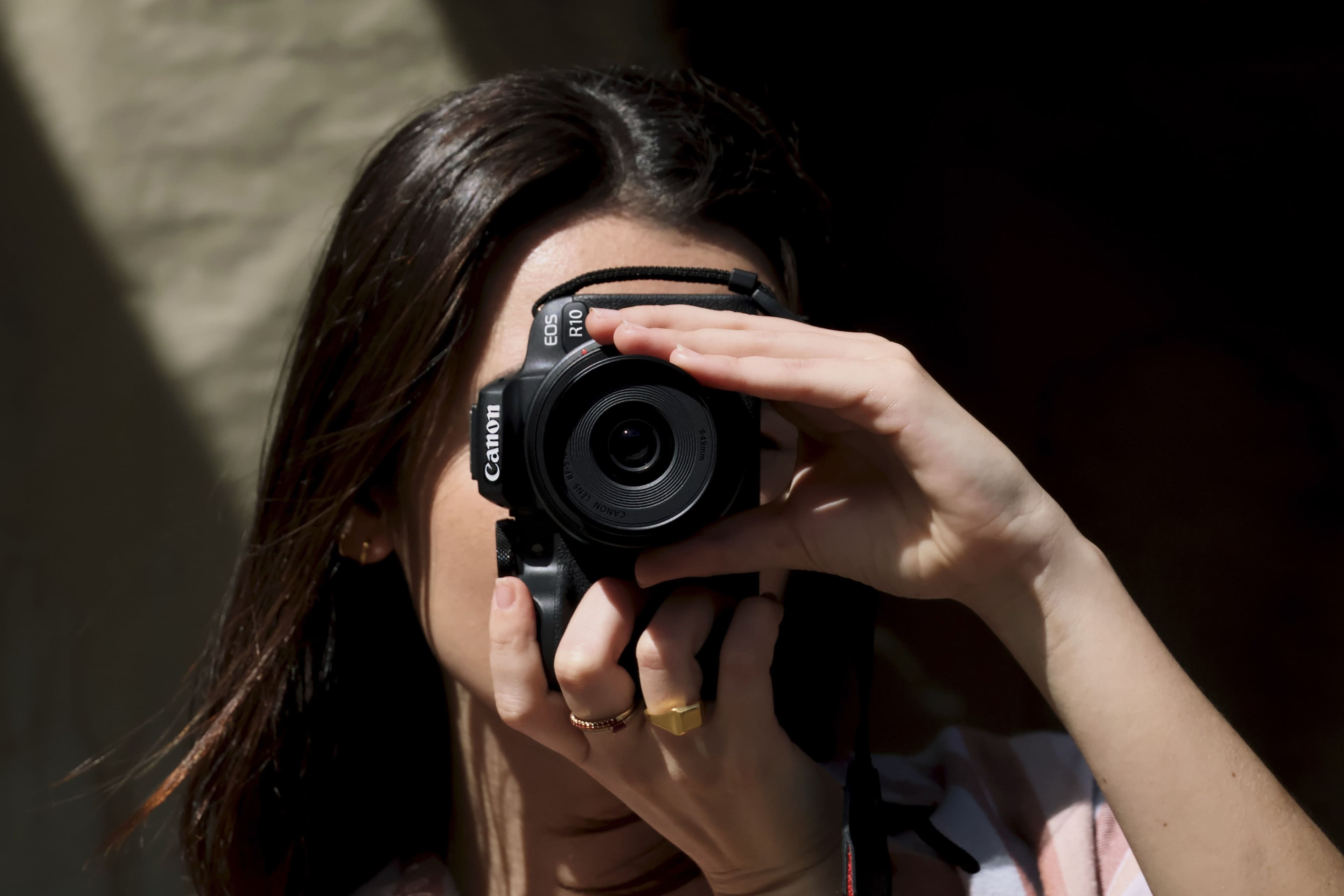 Alt View 29. Canon - EOS R10 Mirrorless Camera with RF-S 18-45 f/4.5-6.3 IS STM Lens - Black.