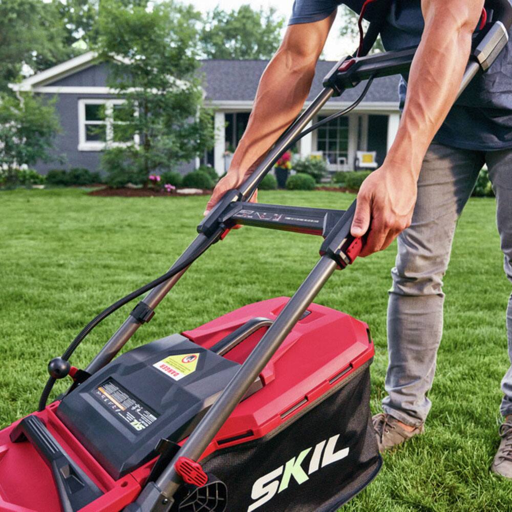 Alt View 12. Skil - 20-Volt PWR CORE 20 18-Inch Push Lawn Mower (2 x 4.0Ah Batteries and 1 x Dual Port Charger) - Red/Black.