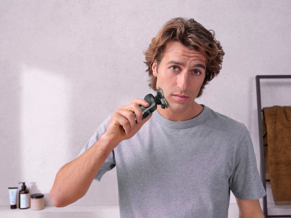 Alt View 16. Philips Norelco - 9000 Prestige Shaver with Qi Charging Pad and Premium Case - Black.