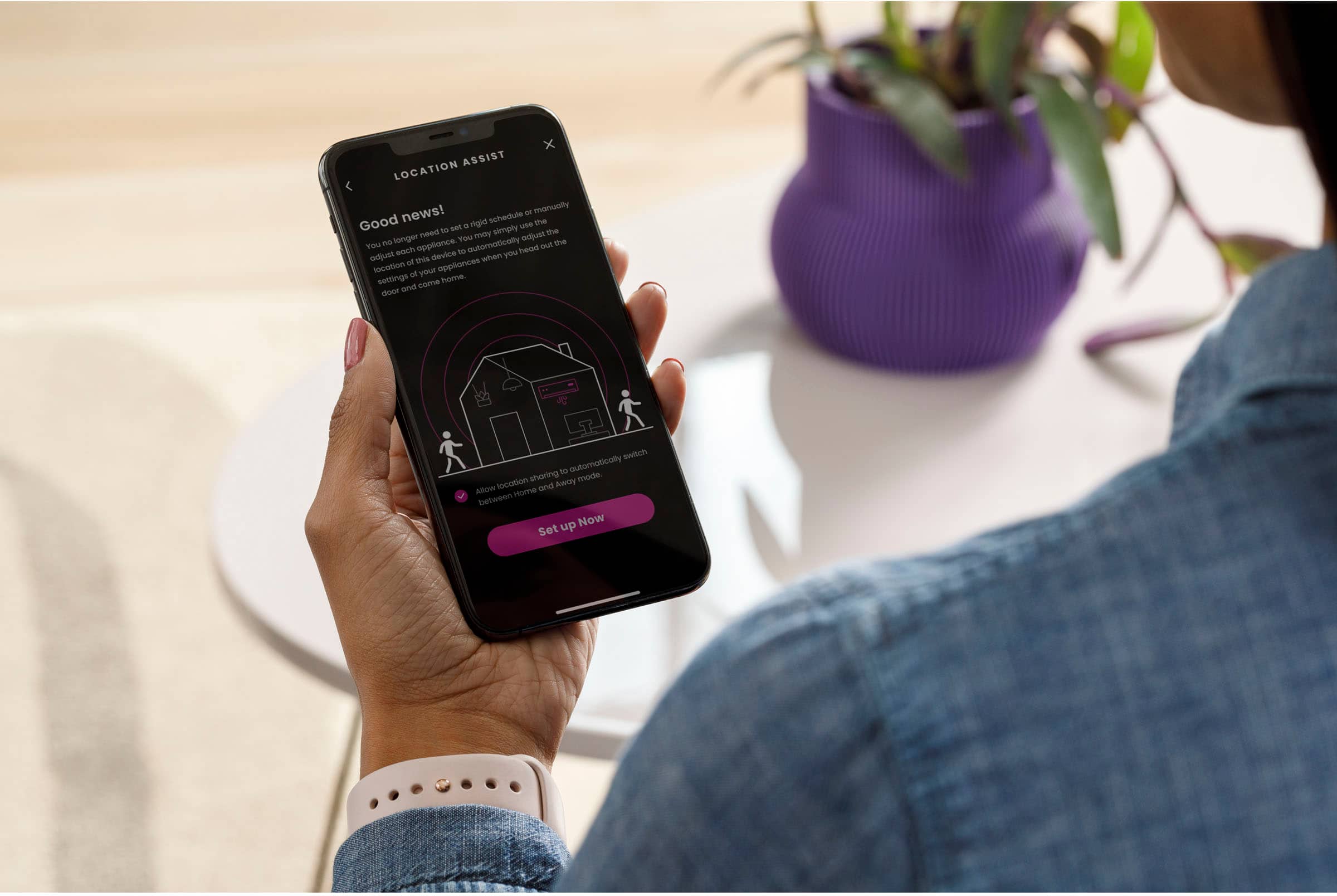 Left. GE Profile - ClearView 250 Sq. Ft. 6,100 BTU Smart Ultra Quiet Window Air Conditioner - White.