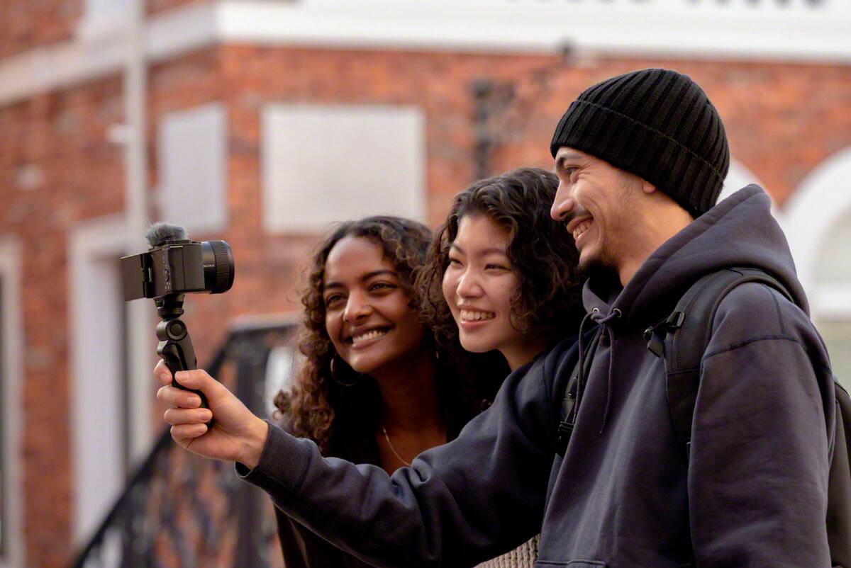 Alt View 15. Sony - E 11mm F1.8 APS-C ultra-wide-angle prime lens - Black.