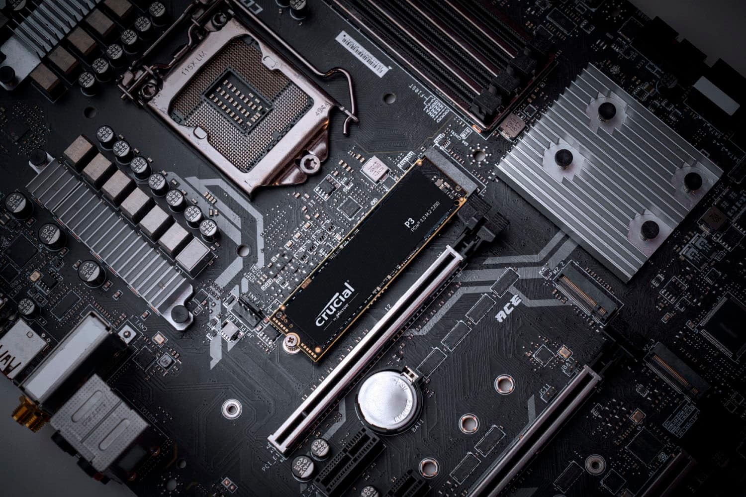 Alt View 18. Crucial - P3 1TB Internal SSD PCIe Gen 3 x4 NVMe - Black.