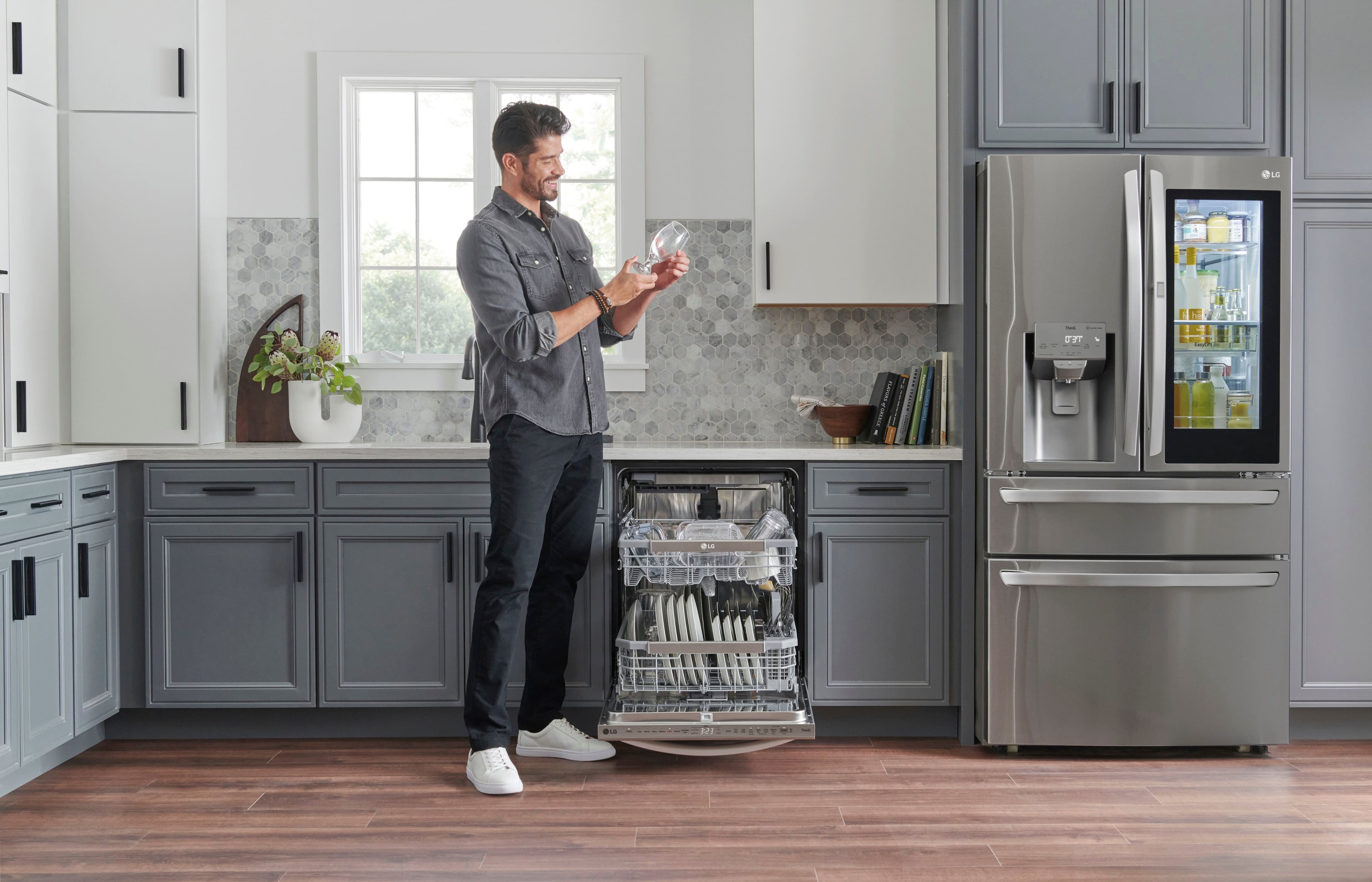 Alt View 30. LG - 24" Top Control Smart Built-In Stainless Steel Tub Dishwasher with 3rd Rack, QuadWash Pro and 42dba - PrintProof Stainless.