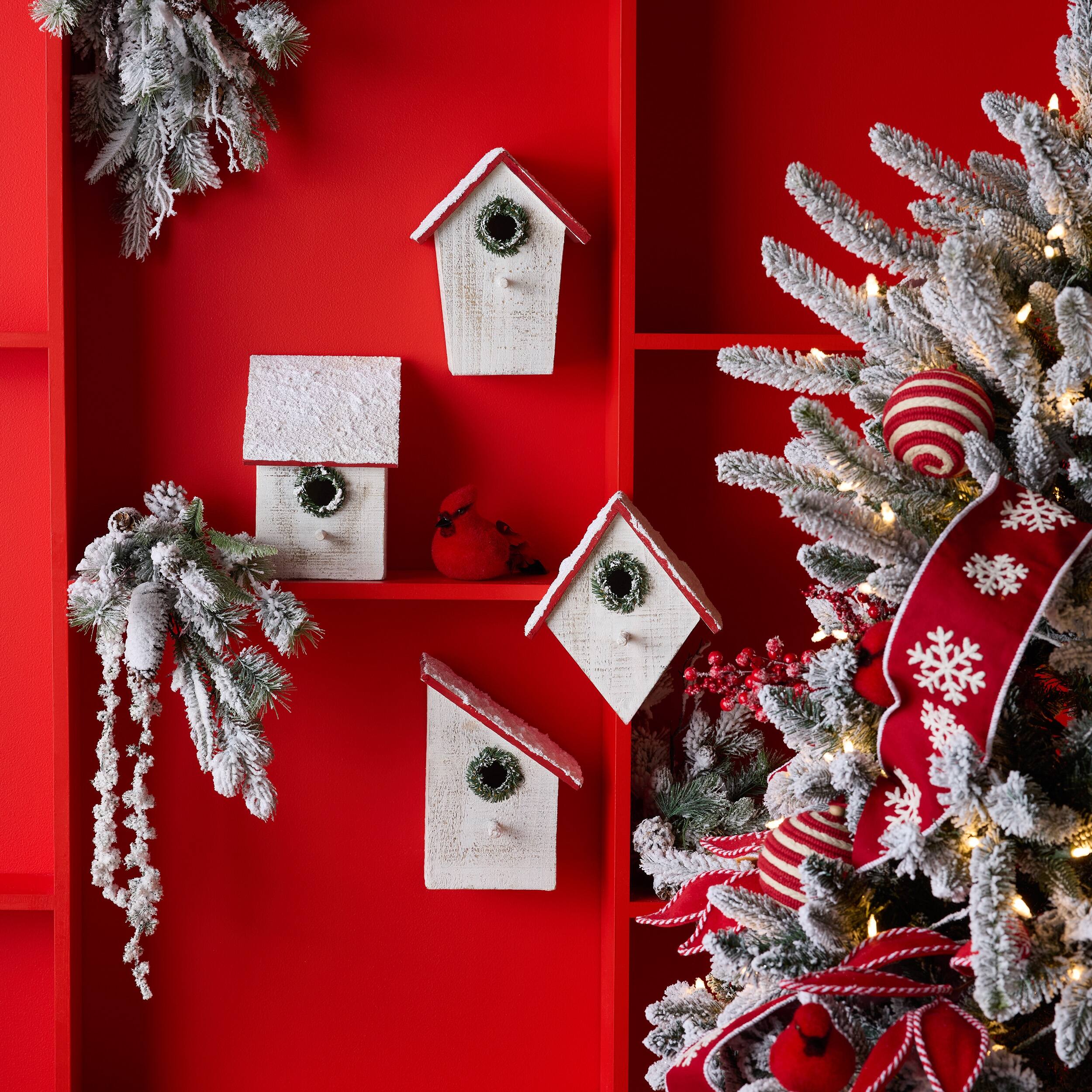Angle. BreeBe - Flocked Wood Birdhouse with Wreath Accent (Set of 4) - White, Red.