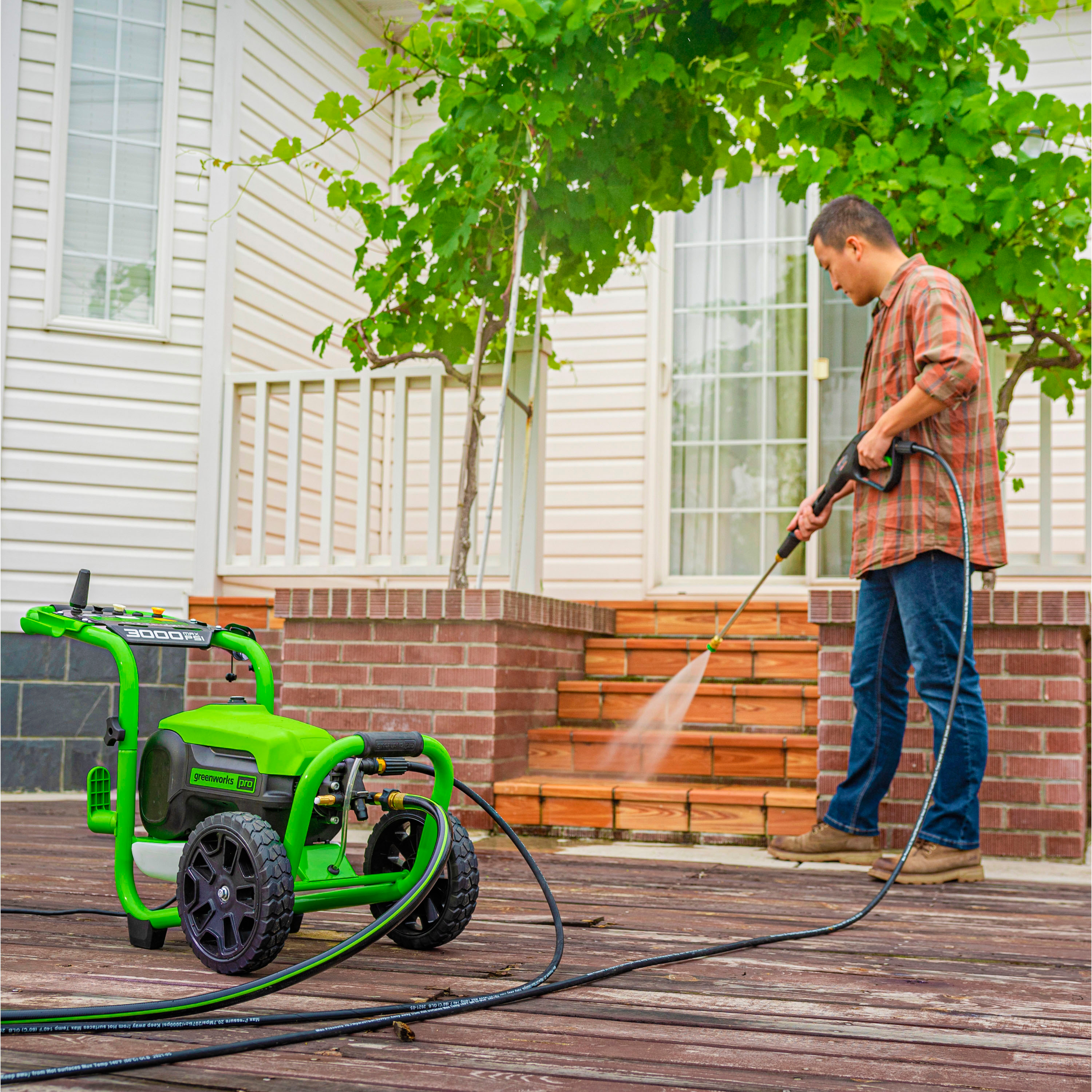 Left View: Greenworks - Pro Electric Pressure Washer up to 3000 PSI at 2.0 GPM - Green