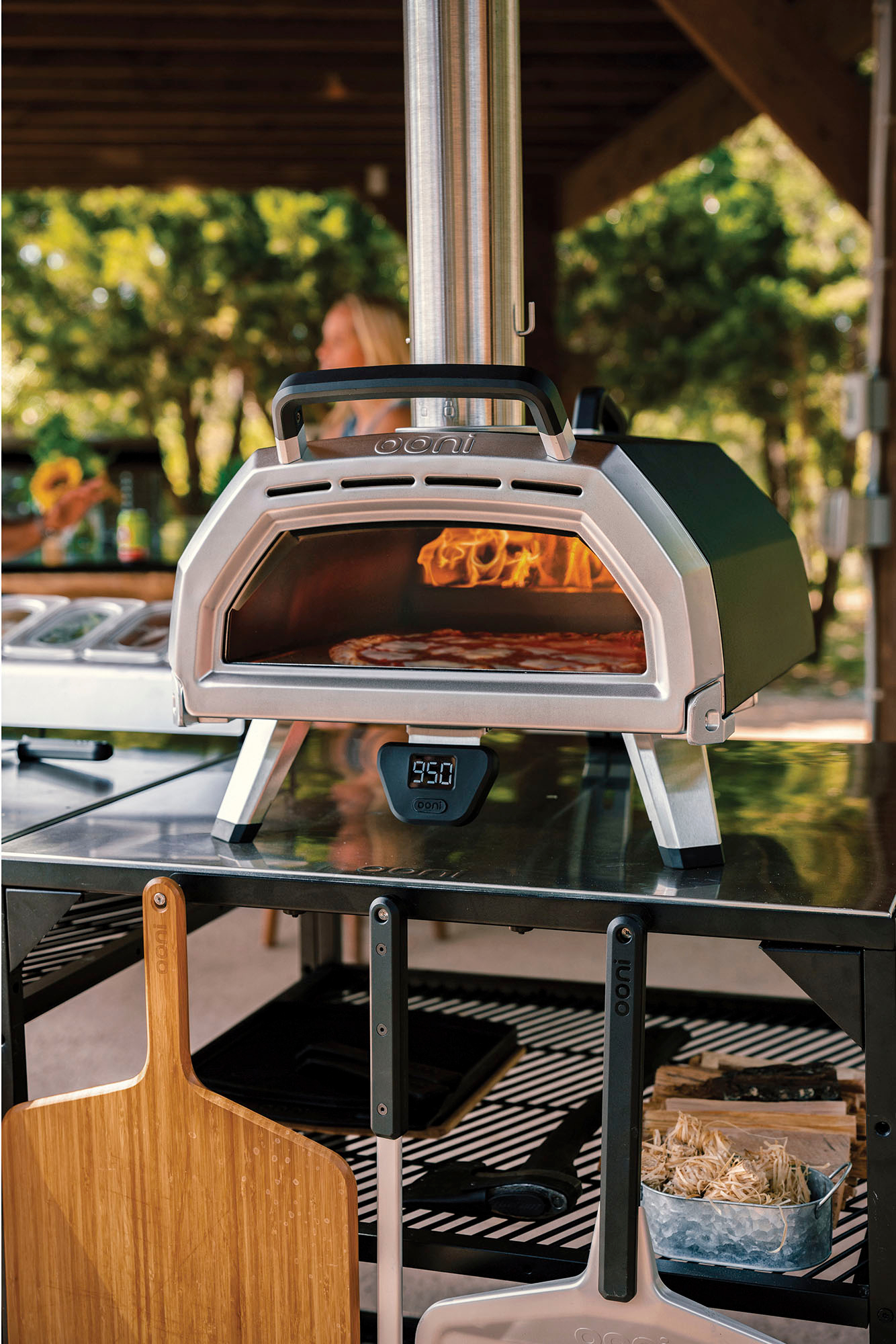 Ooni Karu 16 Multi-Fuel Portable Outdoor Pizza Oven - UU-P0E400