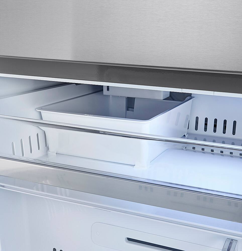 Alt View 37. LG - 29.5 Cu. Ft. 4-Door French Door Smart Refrigerator with Craft Ice - Stainless Steel.
