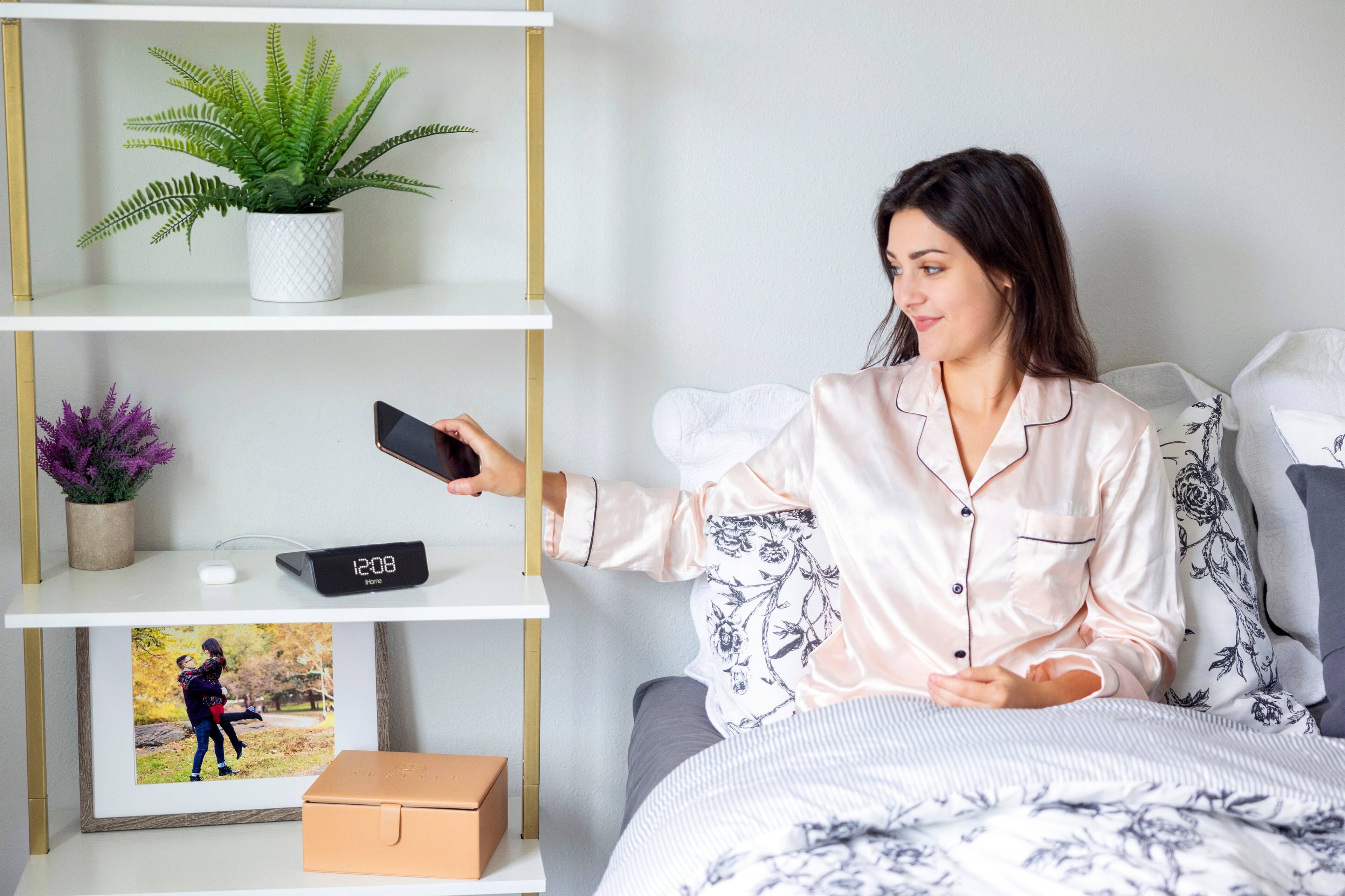 Alt View 23. iHome - POWERVALET PRO 3 in 1 Magnetic Fast Wireless Charger - Black.