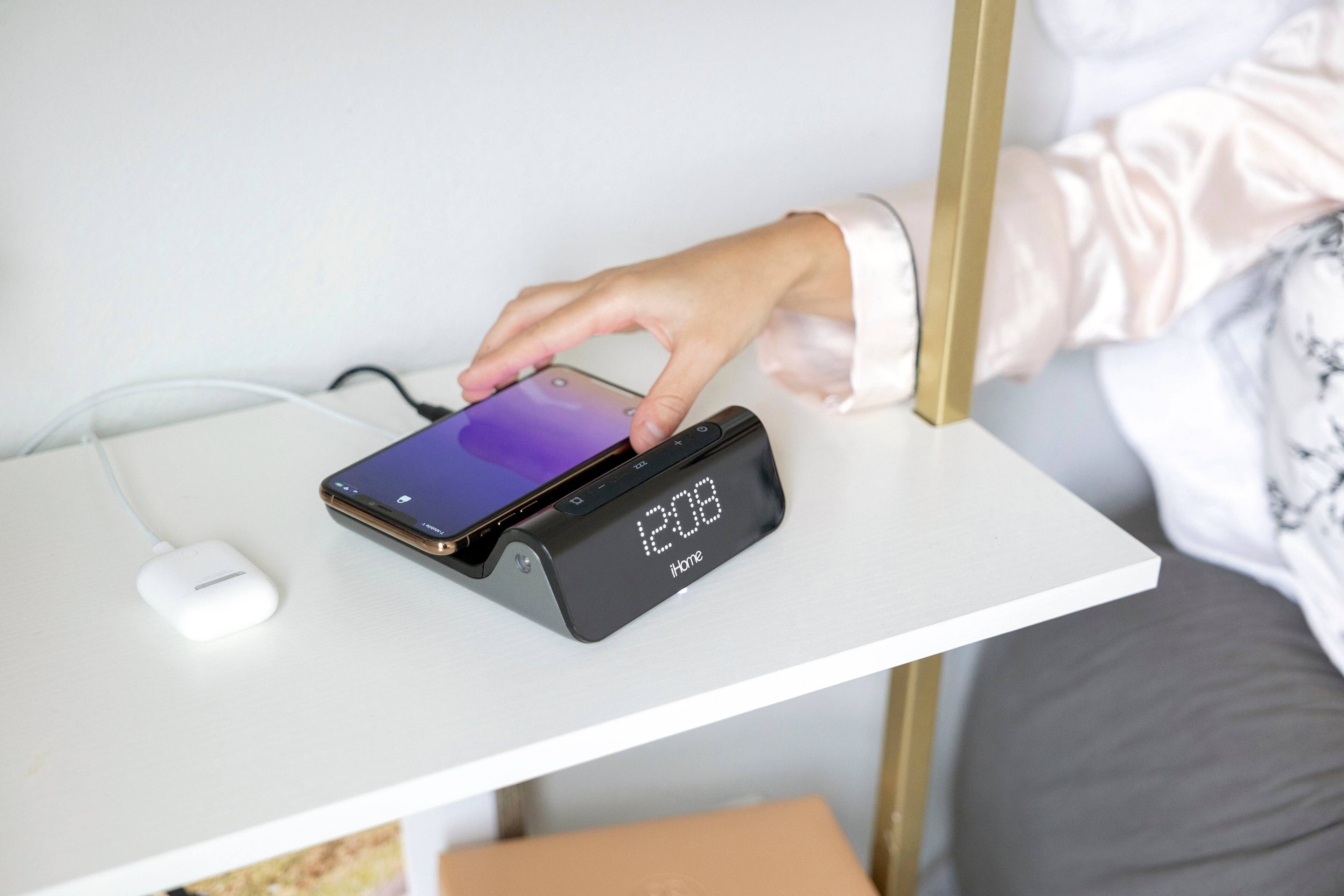 Alt View 24. iHome - POWERVALET PRO 3 in 1 Magnetic Fast Wireless Charger - Black.