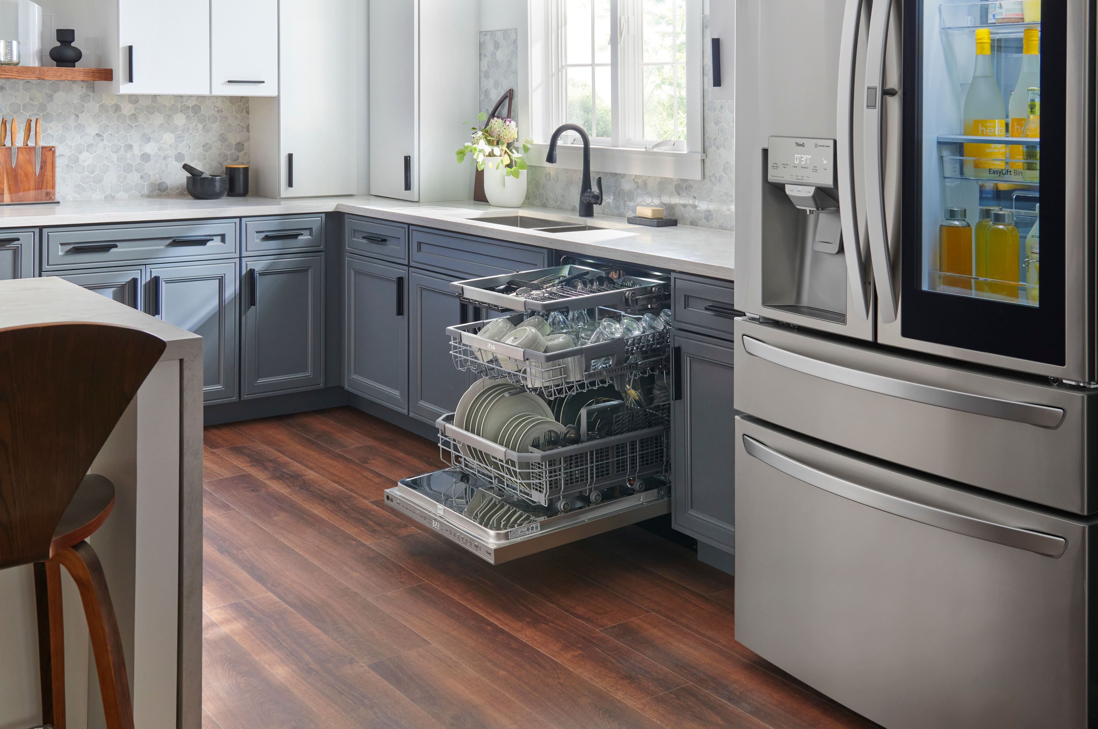 Alt View 30. LG - 24" Top Control Smart Built-In Stainless Steel Tub Dishwasher with 3rd Rack, QuadWash Pro and 42dba - PrintProof Stainless steel.