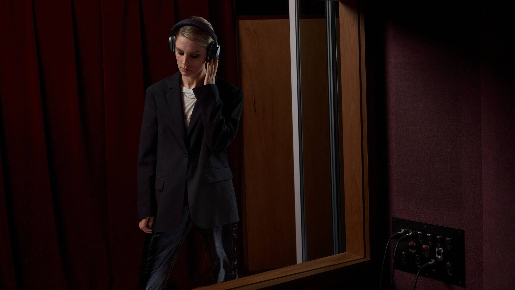 Alt View 14. Bowers & Wilkins - Px7 S2 Wireless Active Noise Cancelling Over Ear Headphones - Black.