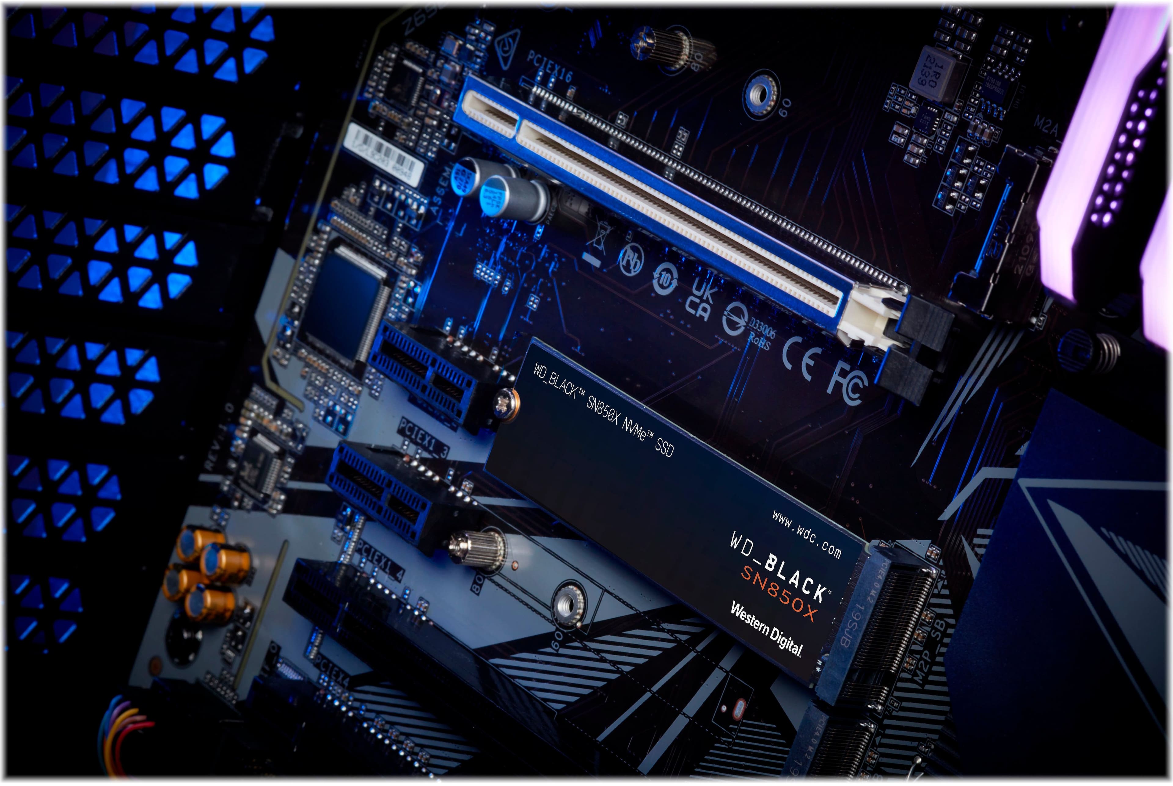 Alt View 14. WD - BLACK SN850X 2TB Internal SSD PCIe Gen 4 x4 NVMe - Black.