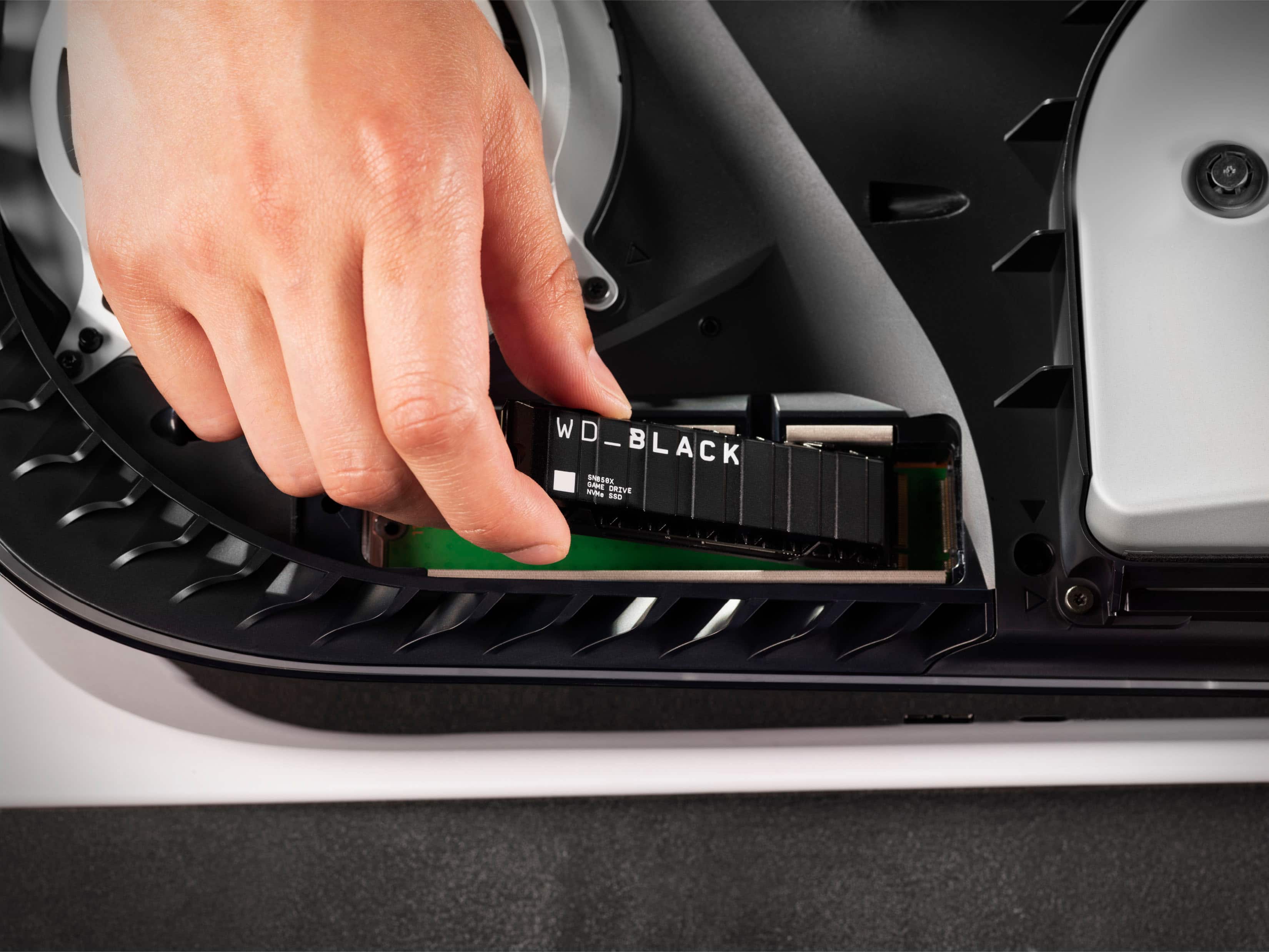 Alt View 16. WD - SN850X 2TB Internal SSD PCIe Gen 4 x4 NVMe with Heatsink for PS5 and Desktops - Black.