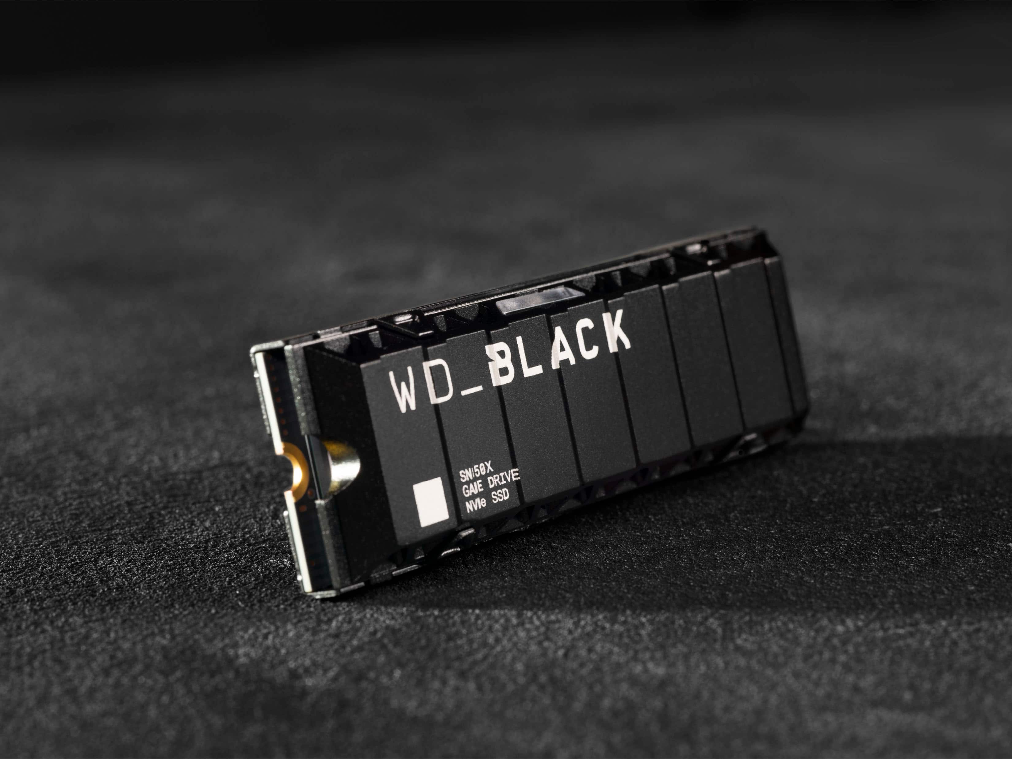 Alt View 18. WD - SN850X 2TB Internal SSD PCIe Gen 4 x4 NVMe with Heatsink for PS5 and Desktops - Black.