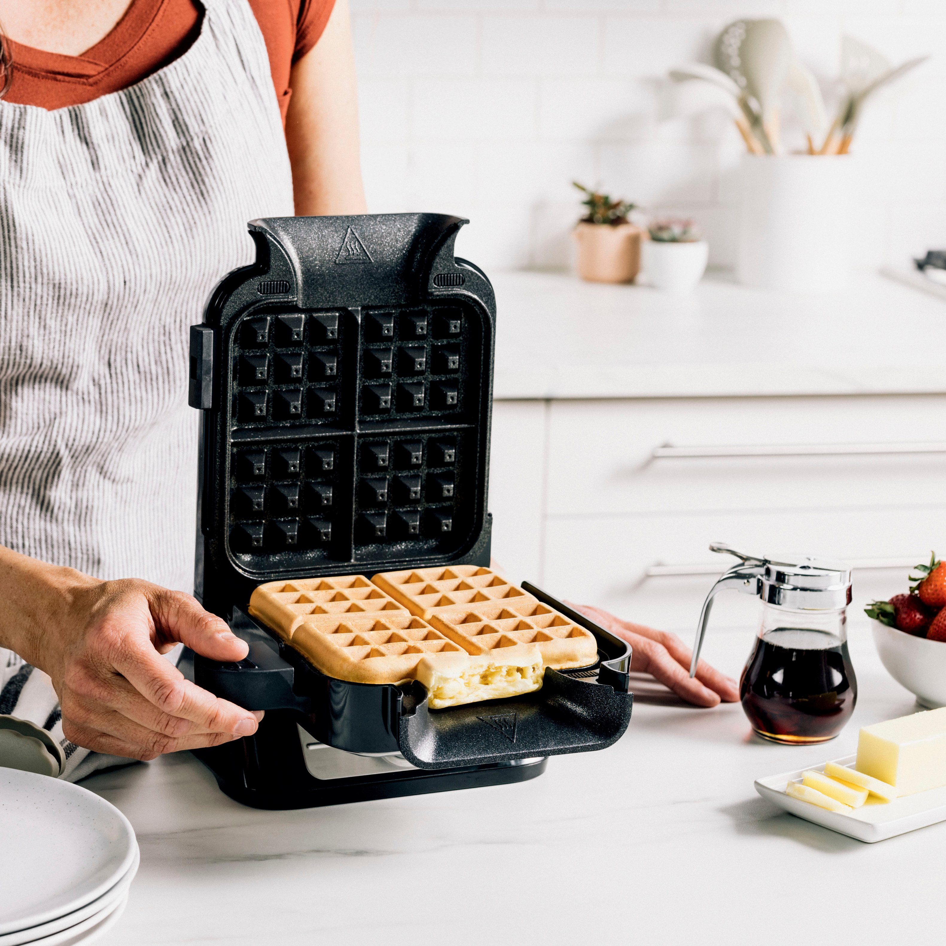 Best Buy: Elite Cuisine Belgian Waffle Maker Stainless-Steel EWM-8200