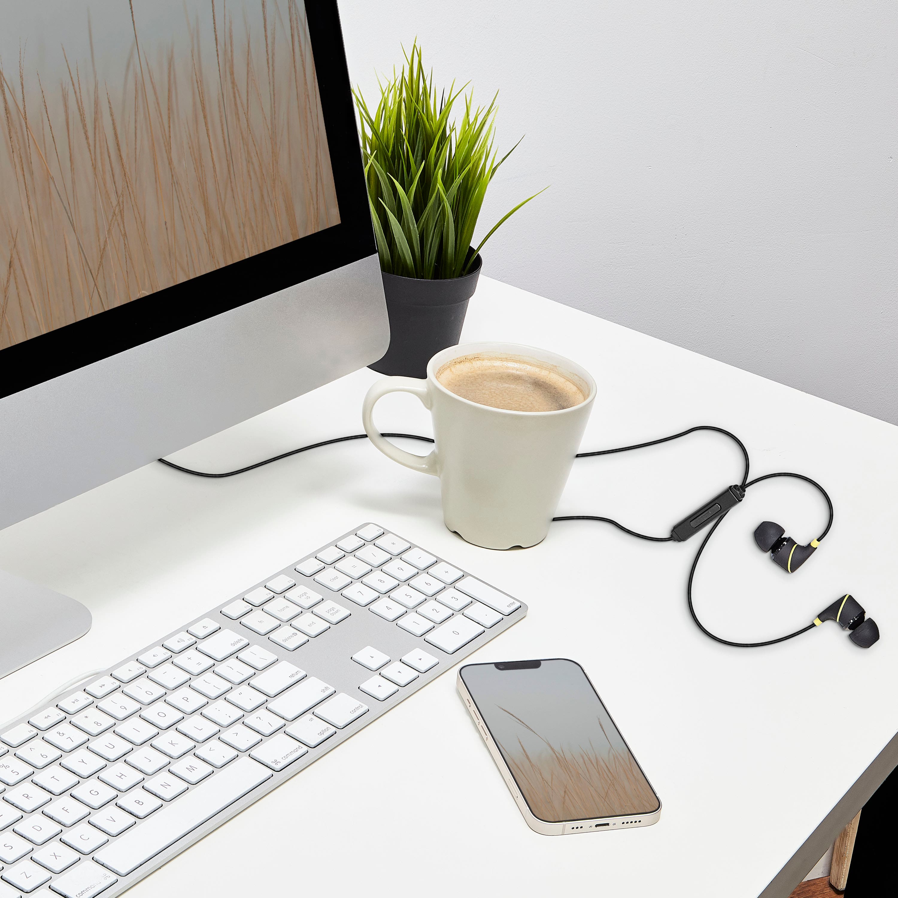 Alt View 18. Insignia™ - 3.5 mm Wired Earbud Headphone - Black.