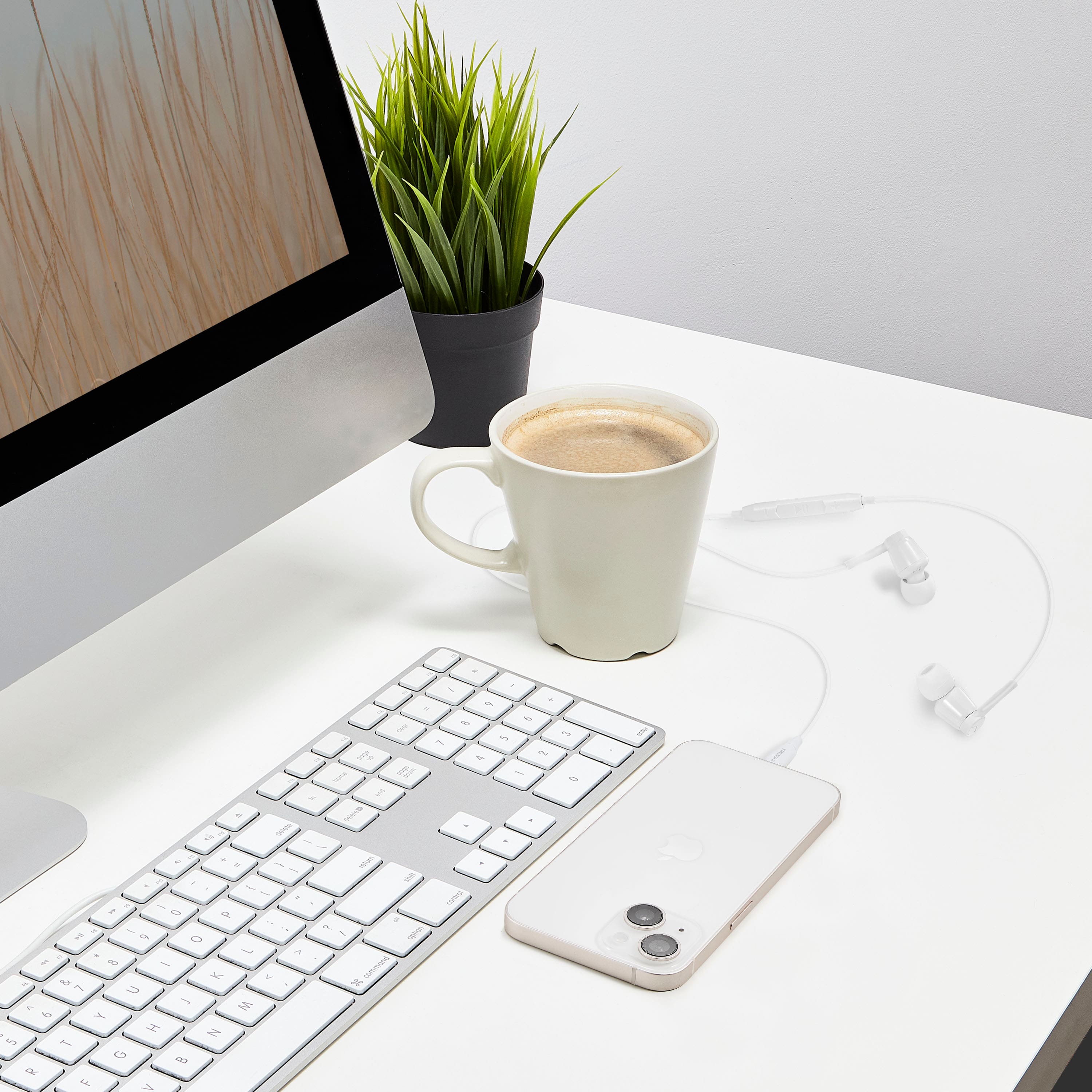 Alt View 15. Insignia™ - Lightning Wired Earbud Headphones - White.