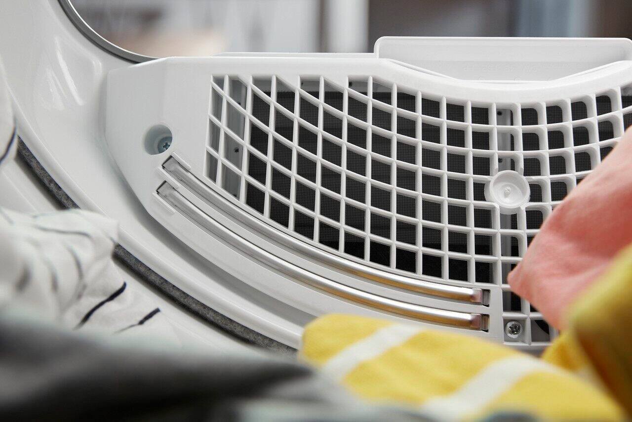 Alt View 14. Whirlpool - 7.4 Cu. Ft. Smart Gas Dryer with Steam and Advanced Moisture Sensing - Chrome Shadow.