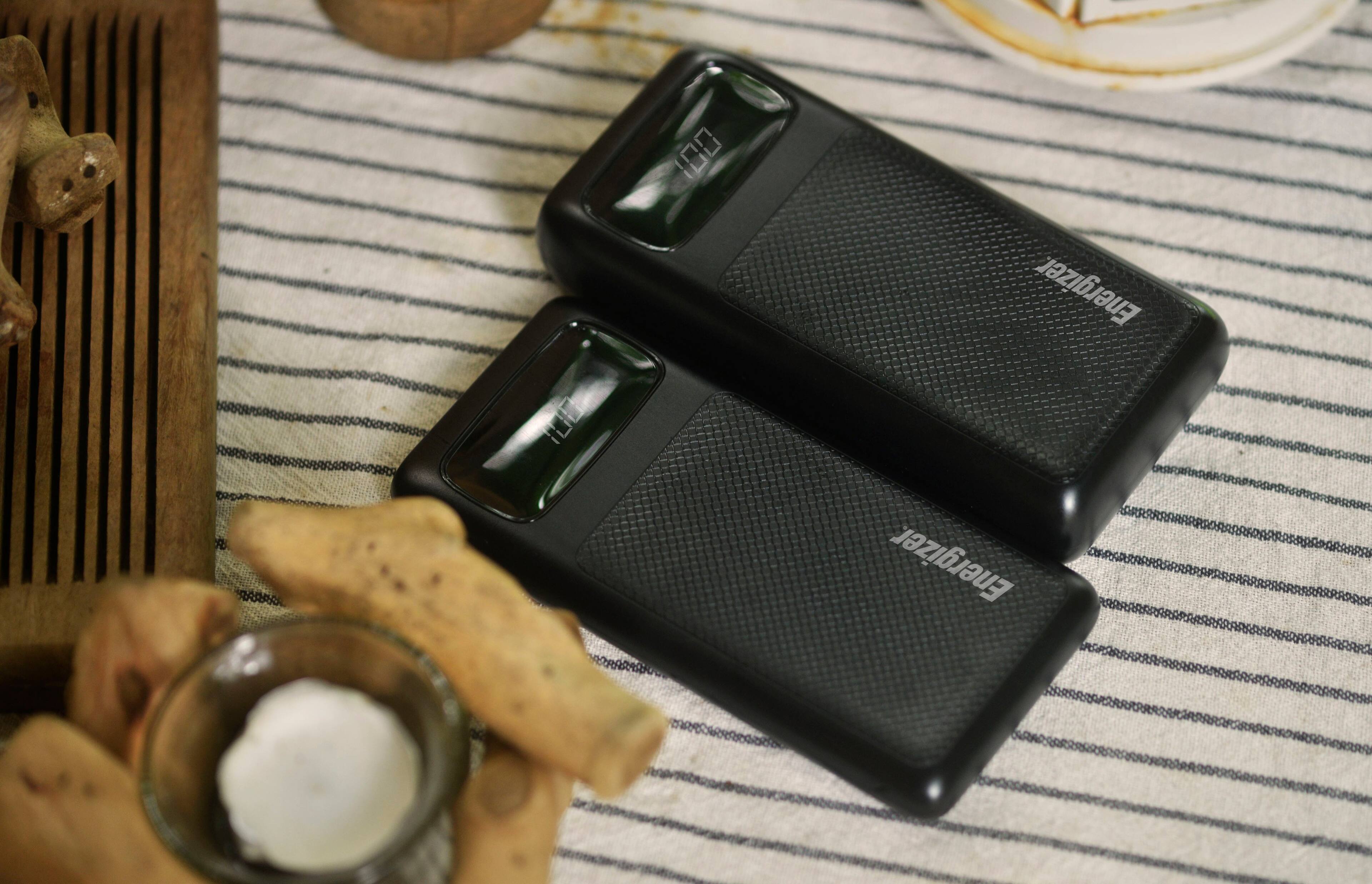 Alt View 21. Energizer - Ultimate Lithium 20,000 mAh 3-Port 22.5W Fast PD USB-C Universal Portable Battery Charger Power Bank with LCD Display - Black.