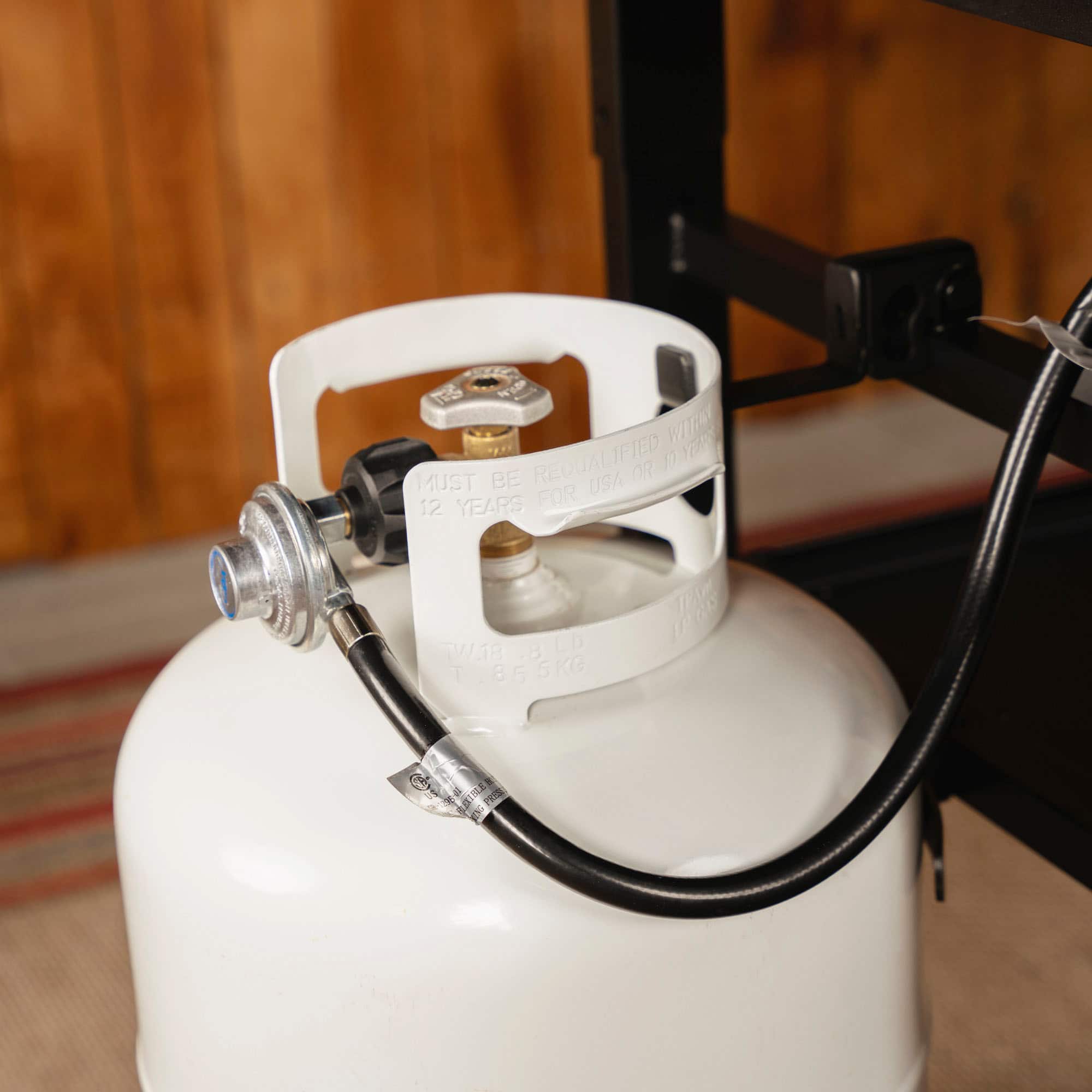 Alt View 14. Blackstone - Original 28-in. 2-Burner Outdoor Omnivore Griddle with Hood and Side Shelf Railing System - Black.