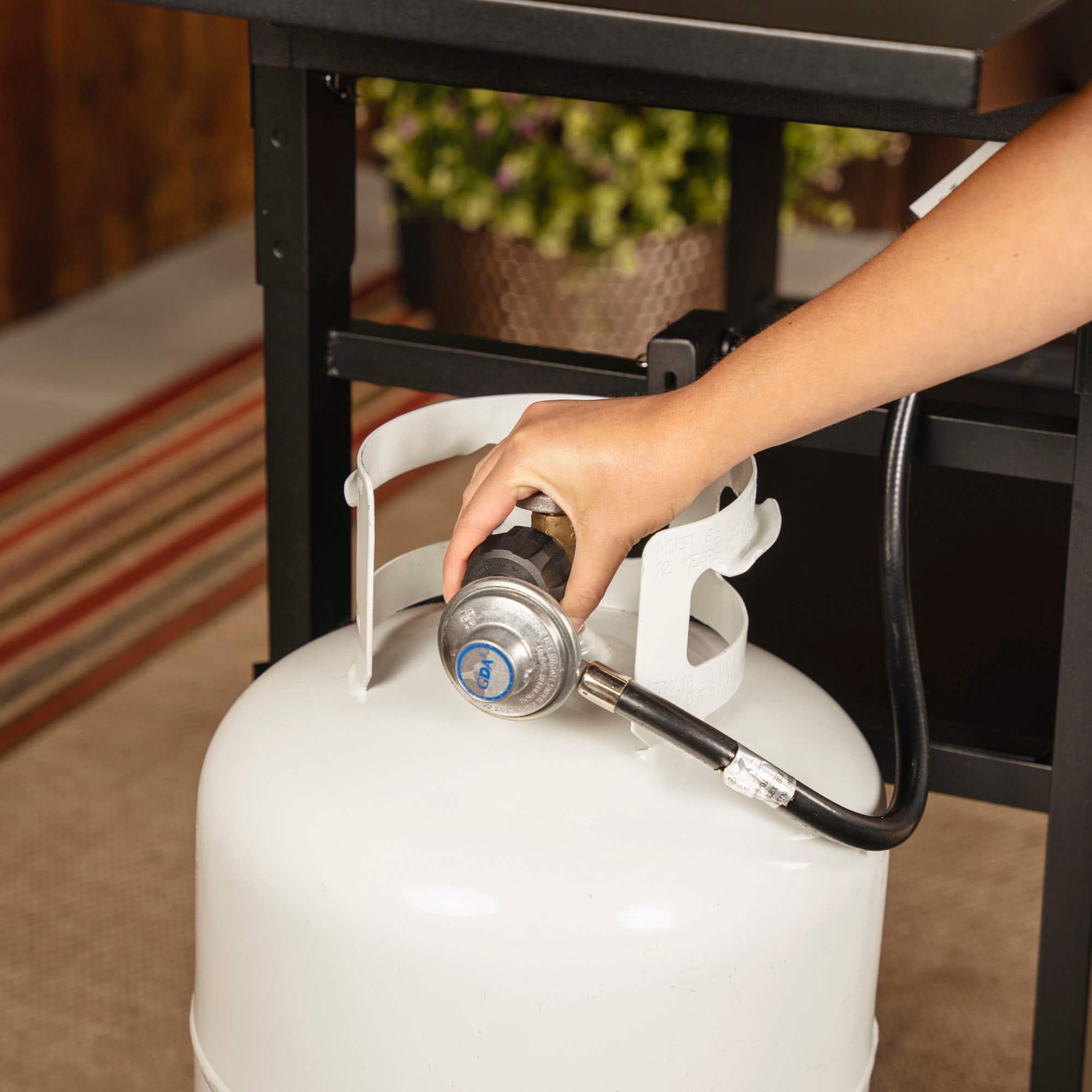 Alt View 17. Blackstone - Original 28-in. 2-Burner Outdoor Omnivore Griddle with Hood and Side Shelf Railing System - Black.