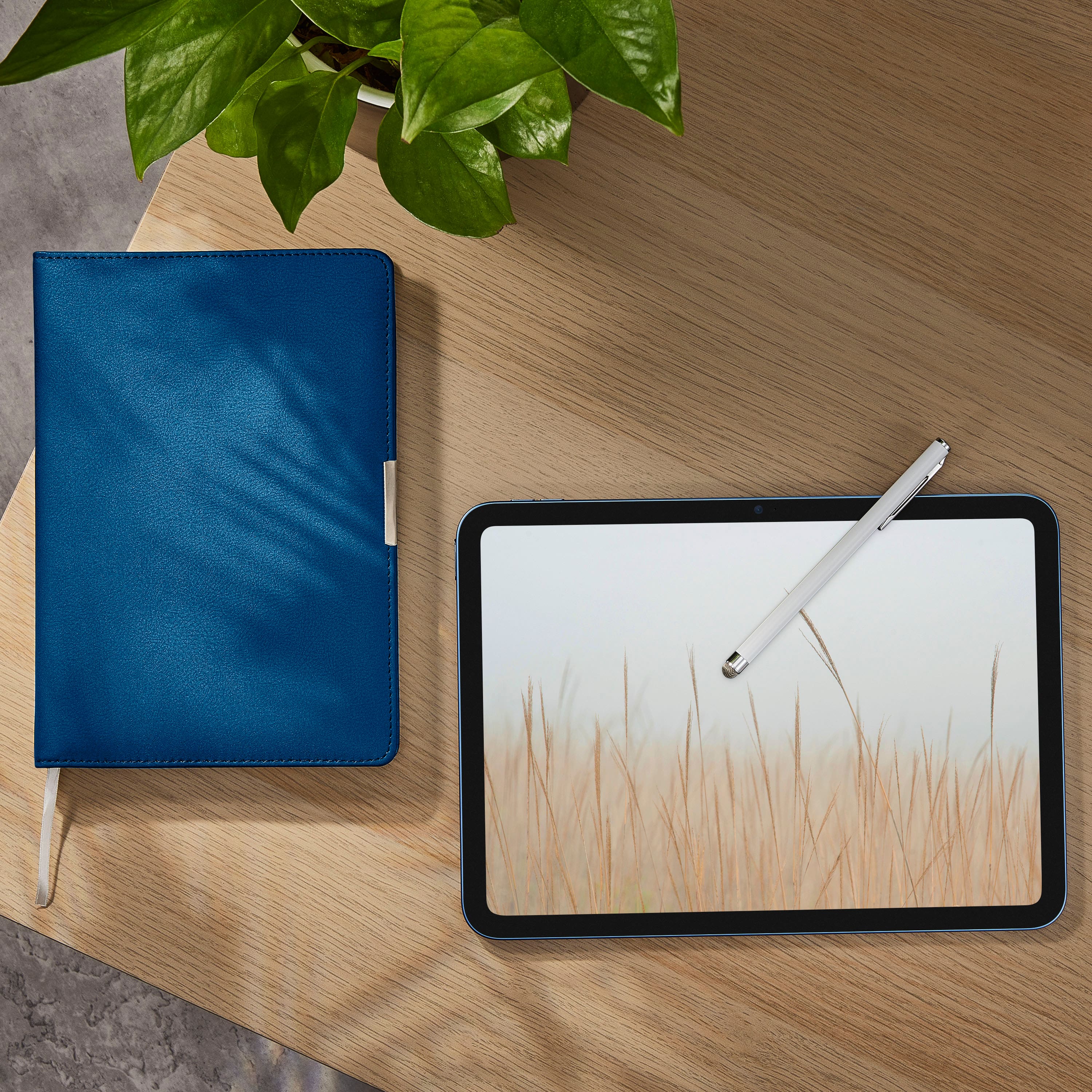 Alt View 16. Insignia™ - Slim Stylus for Smartphones, Tablets and More - White.