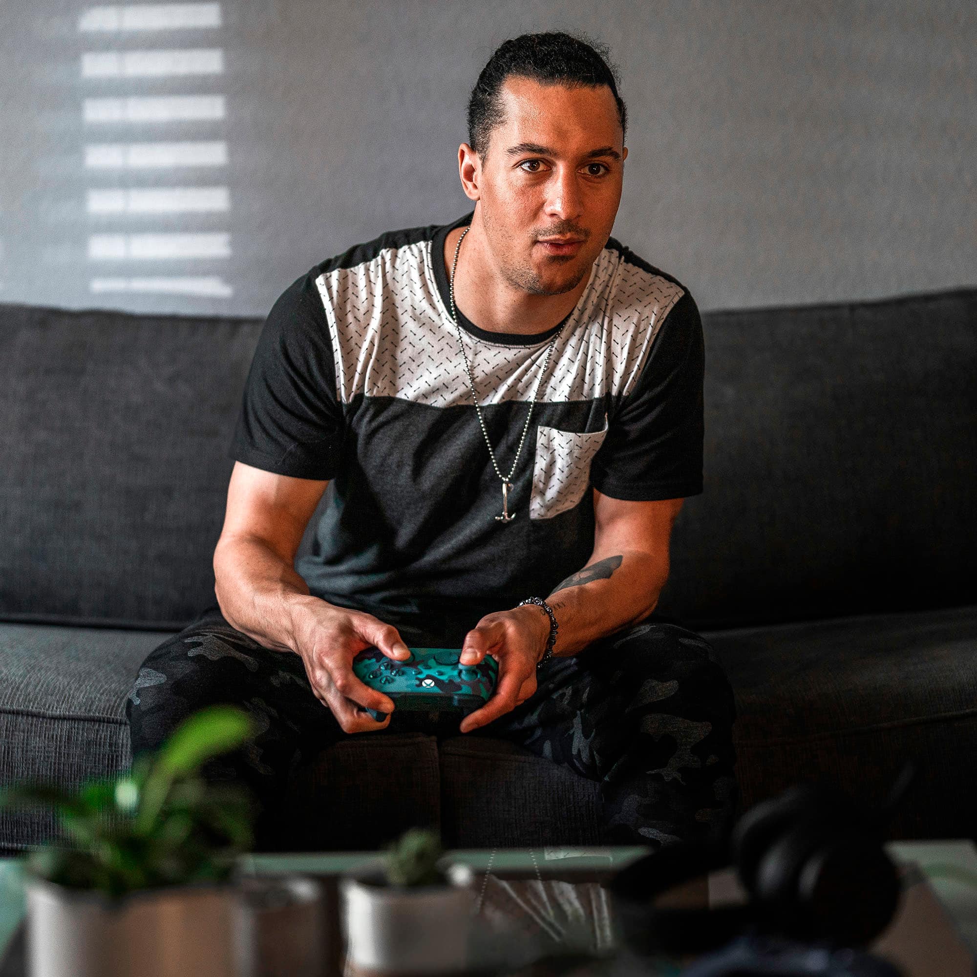 Alt View 15. Microsoft - Xbox Wireless Controller for Xbox Series X, Xbox Series S, Xbox One, Windows Devices - Mineral Camo Special Edition.