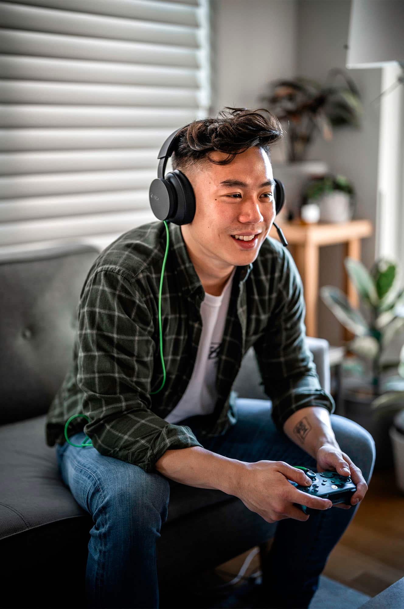 Alt View 17. Microsoft - Xbox Wireless Controller for Xbox Series X, Xbox Series S, Xbox One, Windows Devices - Mineral Camo Special Edition.