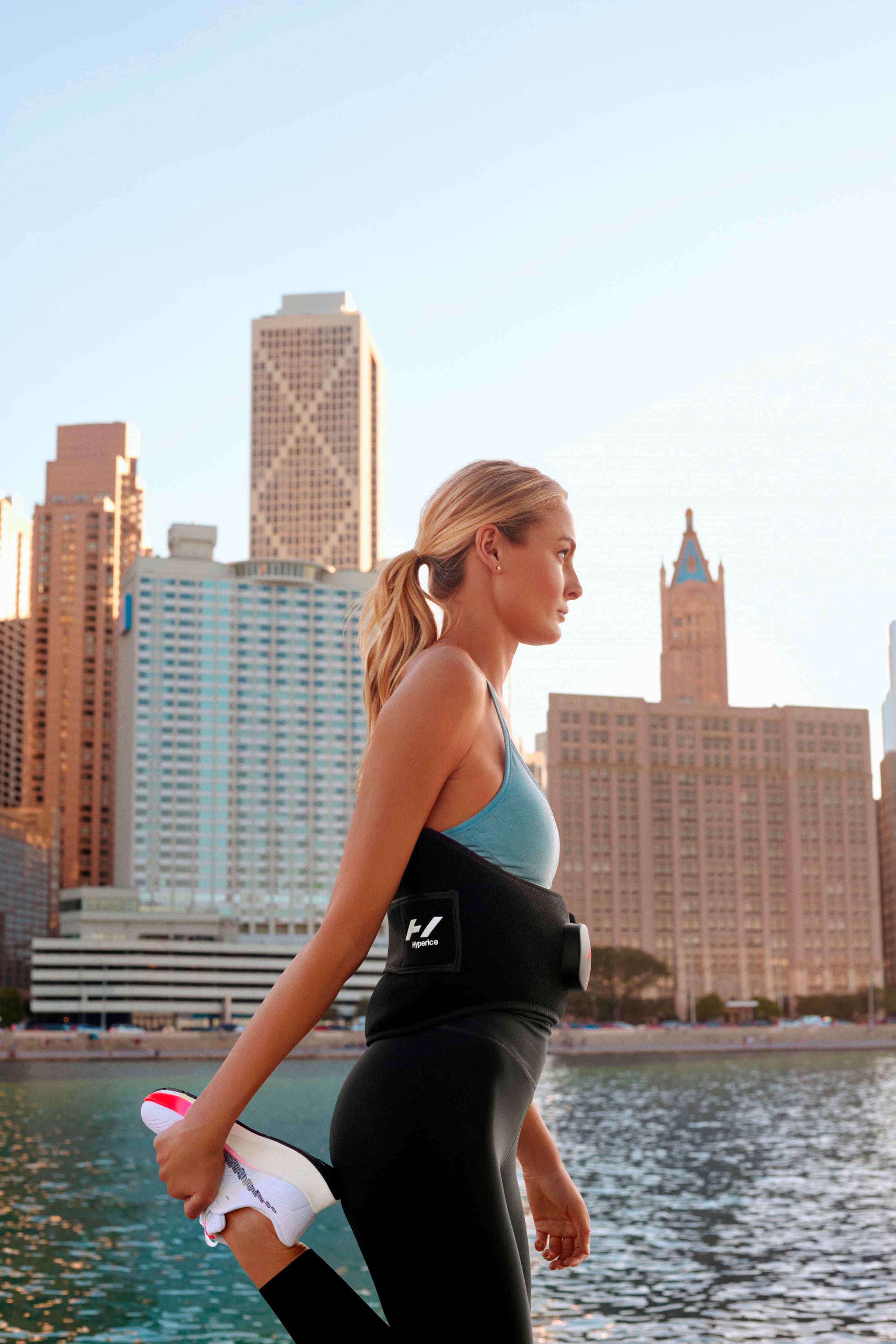 Alt View 16. Hyperice - Venom 2 Back - Black.