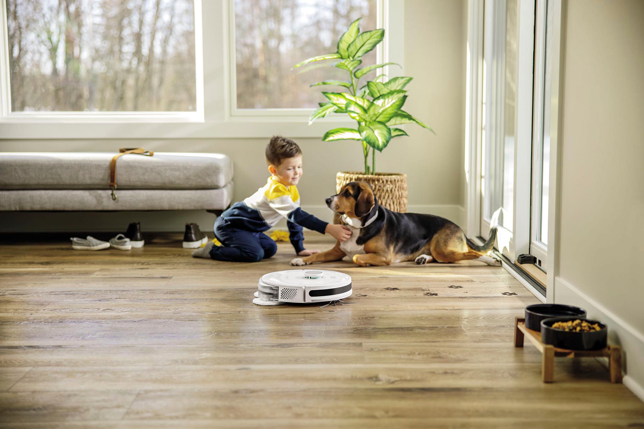 Angle View: BISSELL - SpinWave R5 Robotic Mop & Vacuum - White