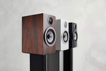 Bowers & Wilkins 707 S3 Bookshelf Speaker with 1 Bowers & Wilkins 707 S3 Bookshelf Speaker with 1