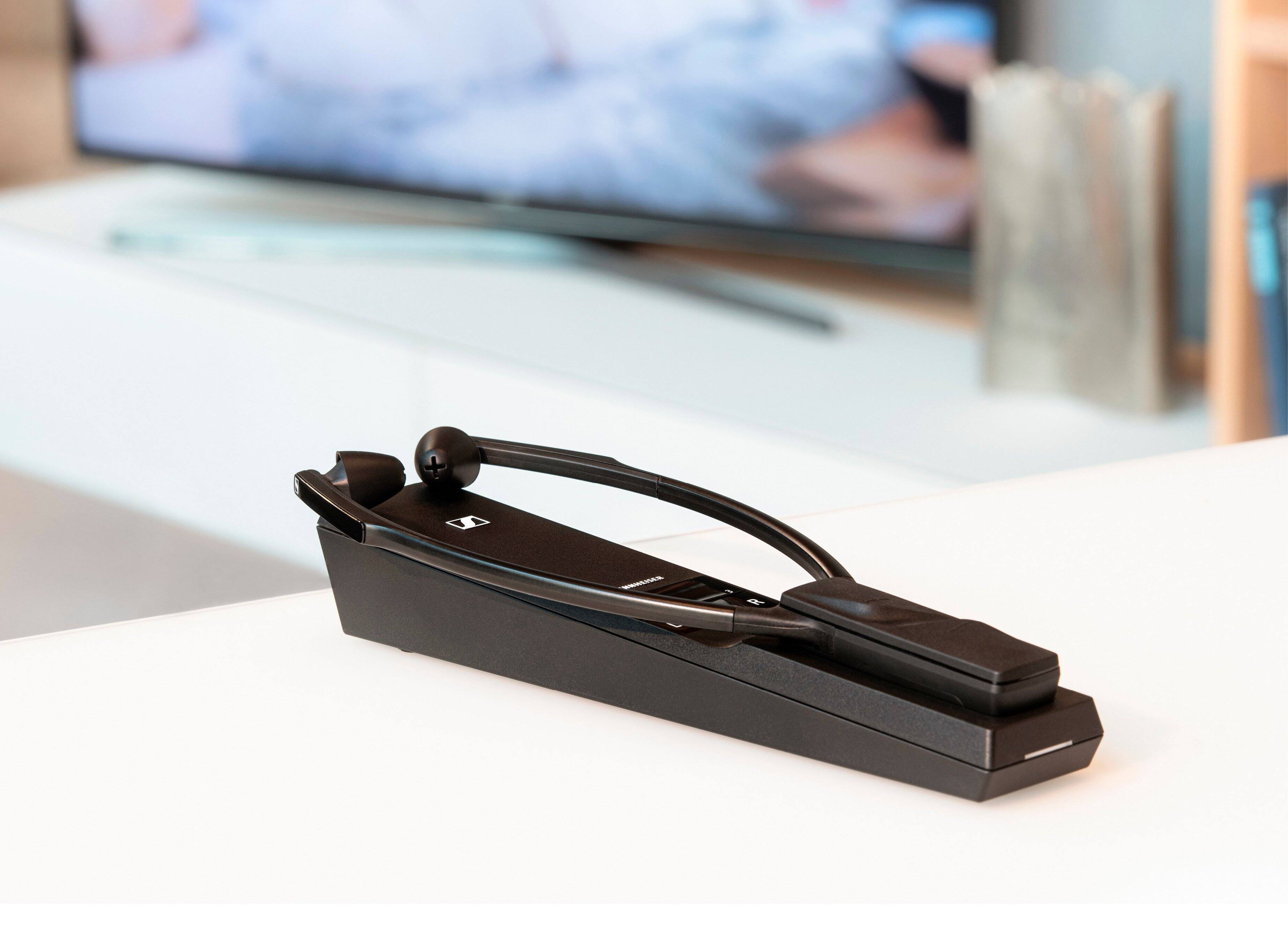 Alt View 21. Sennheiser - RS 5200 Digital Wireless Headphone for TV Listening - Black.