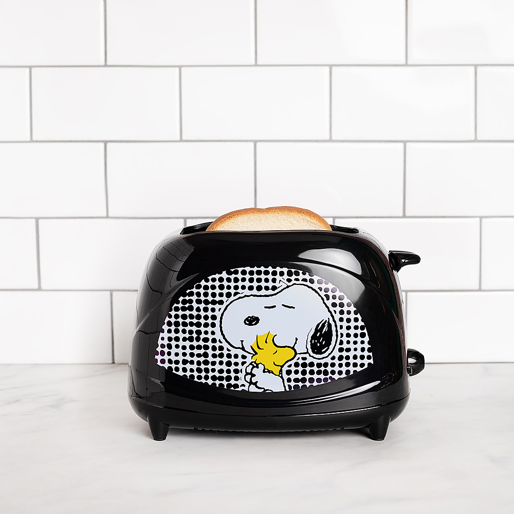 Uncanny Brands Peanuts Snoopy Elite Two-slice Empire Toaster : Target