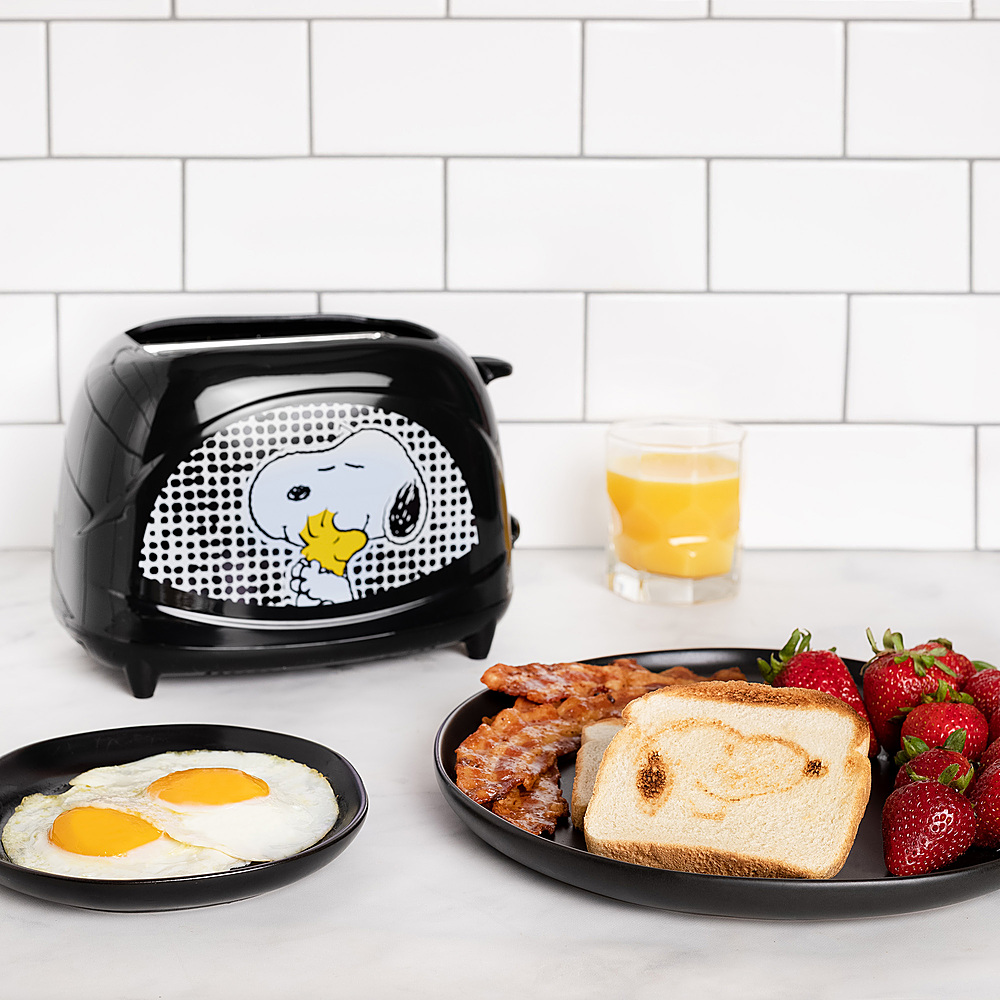 Best Buy: Uncanny Brands Peanuts Snoopy Two-Slice Toaster Black