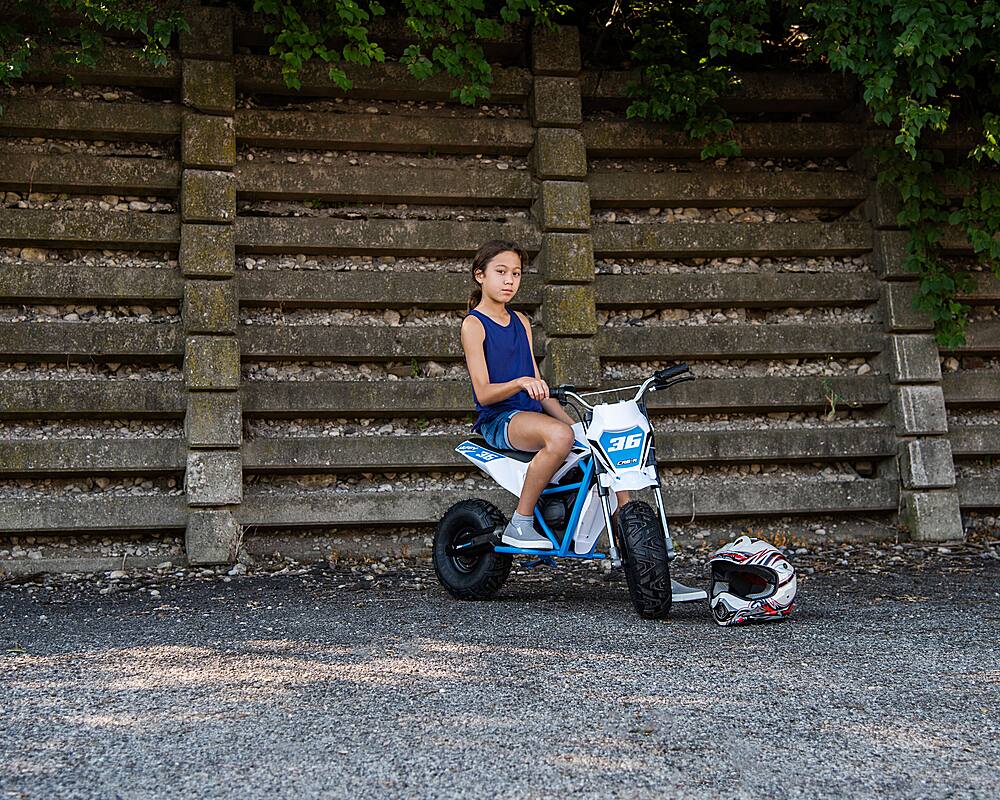 Customer Reviews Huffy CR8R BatteryPowered RideOn Mini Bike White