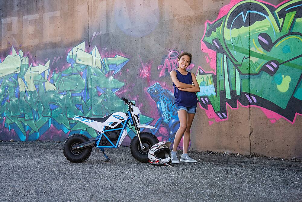 Customer Reviews Huffy CR8R BatteryPowered RideOn Mini Bike White