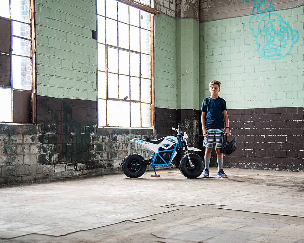 Customer Reviews Huffy CR8R BatteryPowered RideOn Mini Bike White