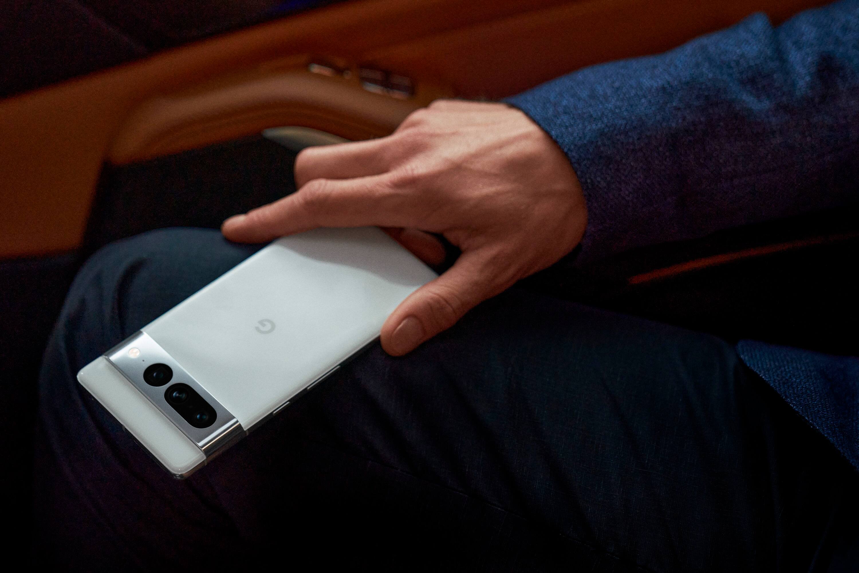 Alt View 11. Google - Pixel 7 Pro 128GB (Unlocked) - Snow.