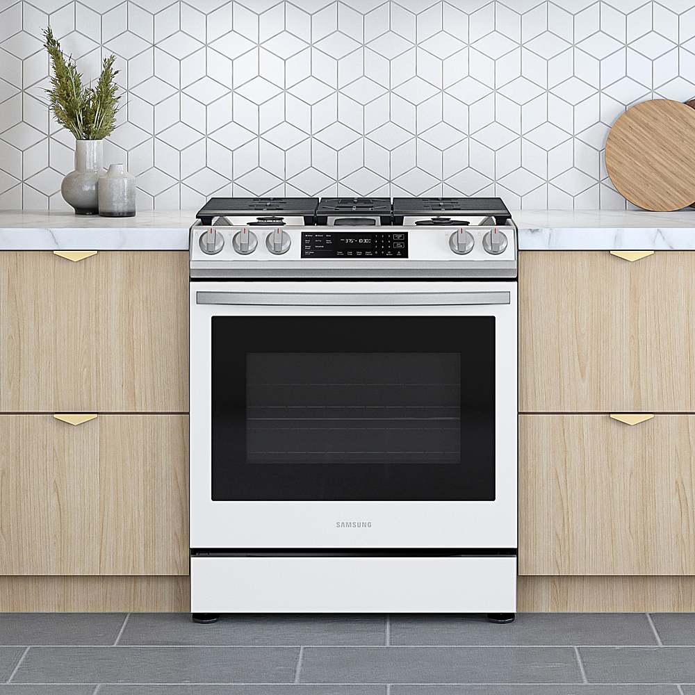 Alt View 11. Samsung - BESPOKE 6.0 cu. ft. Smart Front Control Slide-In Gas Range with Air Fry & Wi-Fi - White Glass.