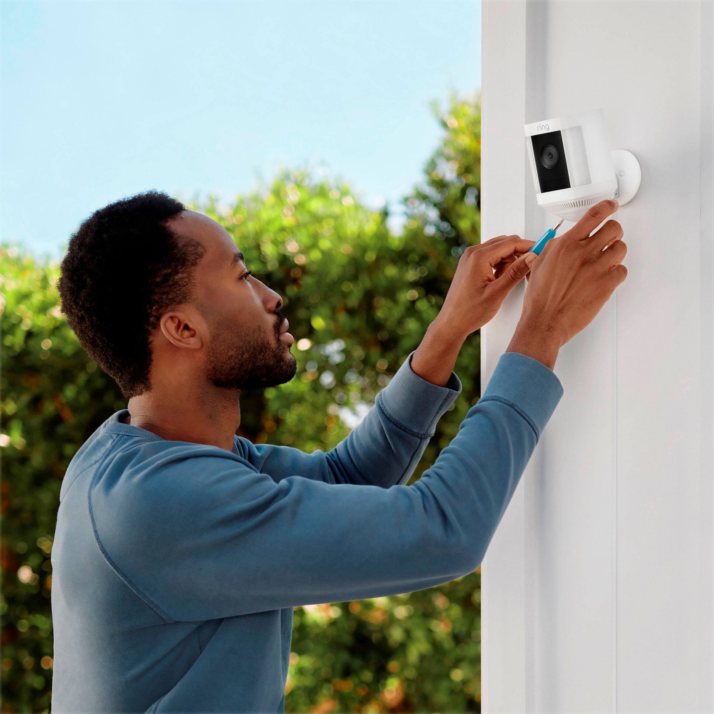 Ring Spotlight Cam Plus, Solar | Two-Way Talk, Color Night Vision, and  Security Siren (2022 release) - White