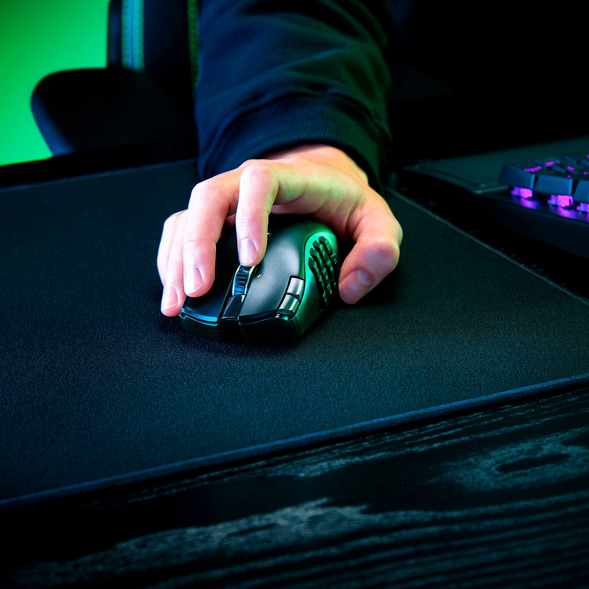 Razer Naga V2 Hyperspeed MMO Gaming Mouse Review 