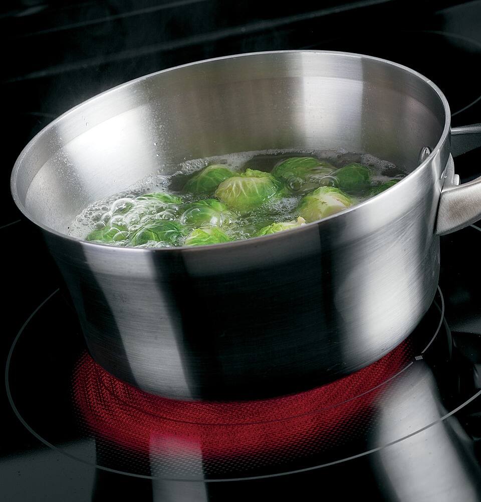 Alt View 13. GE - 4.4 Cu. Ft. Self-Cleaning Drop-In Electric Range - Stainless Steel.