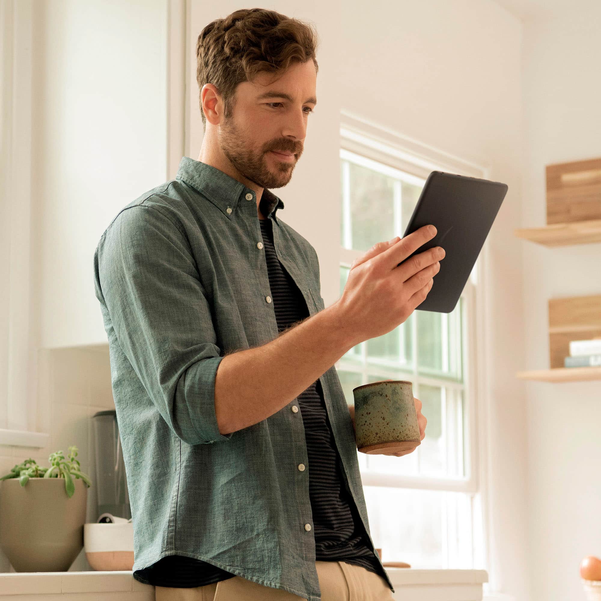 Alt View 13. Amazon - Fire HD 8 (2022) 8" HD tablet with Wi-Fi 32 GB - Black.